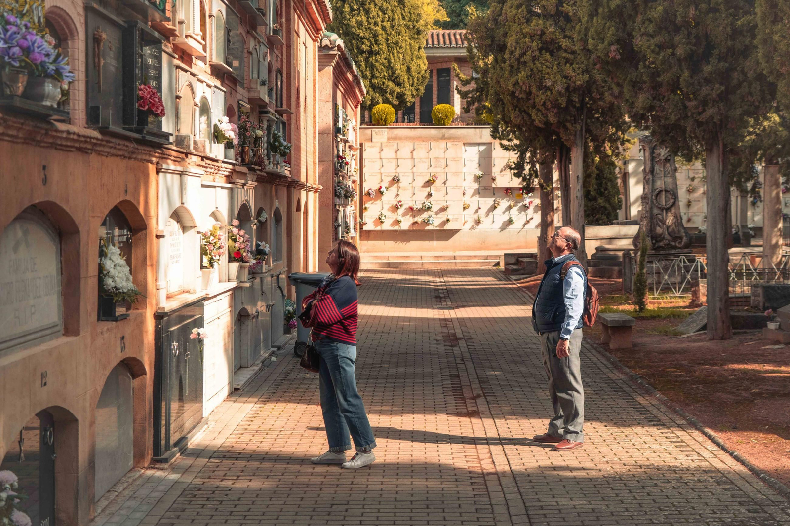 Las imágenes del Día de los Santos en el cementerio de Granada