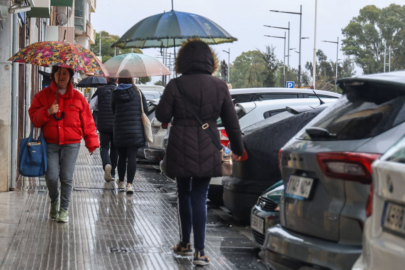 Fotografías de la mañana lluviosa en la capital