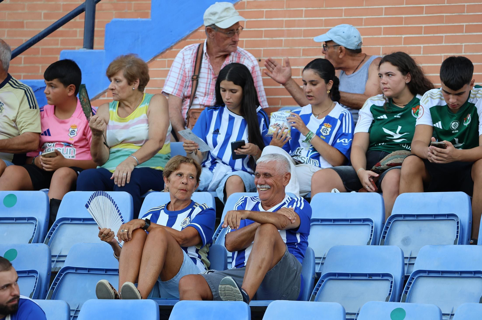 Búscate en las gradas del estadio en la celebración del Trofeo Colombino