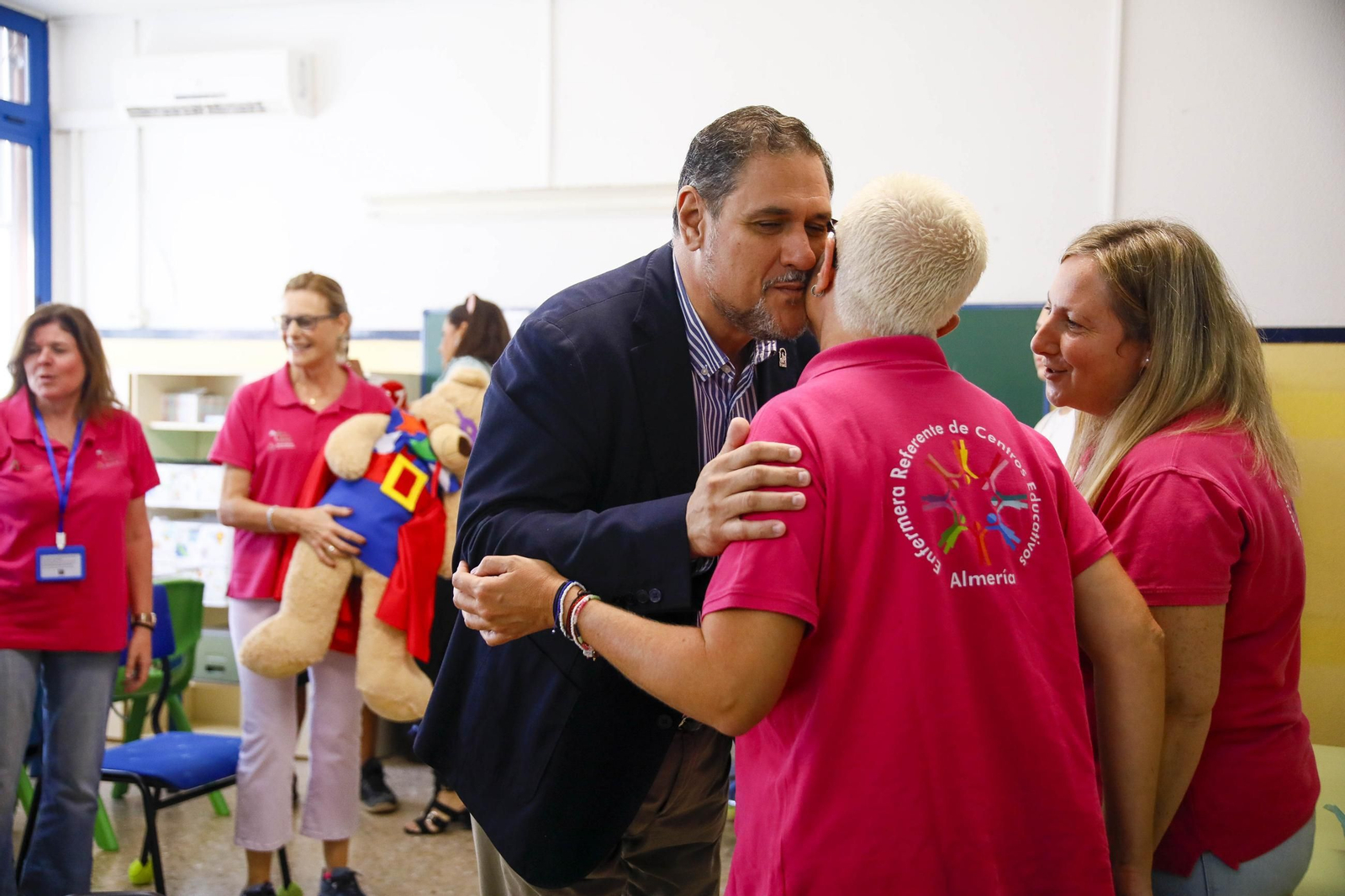 Las imágenes de la campaña de vacunación antigripal a los niños en el CEIP Adela Díaz de Almería