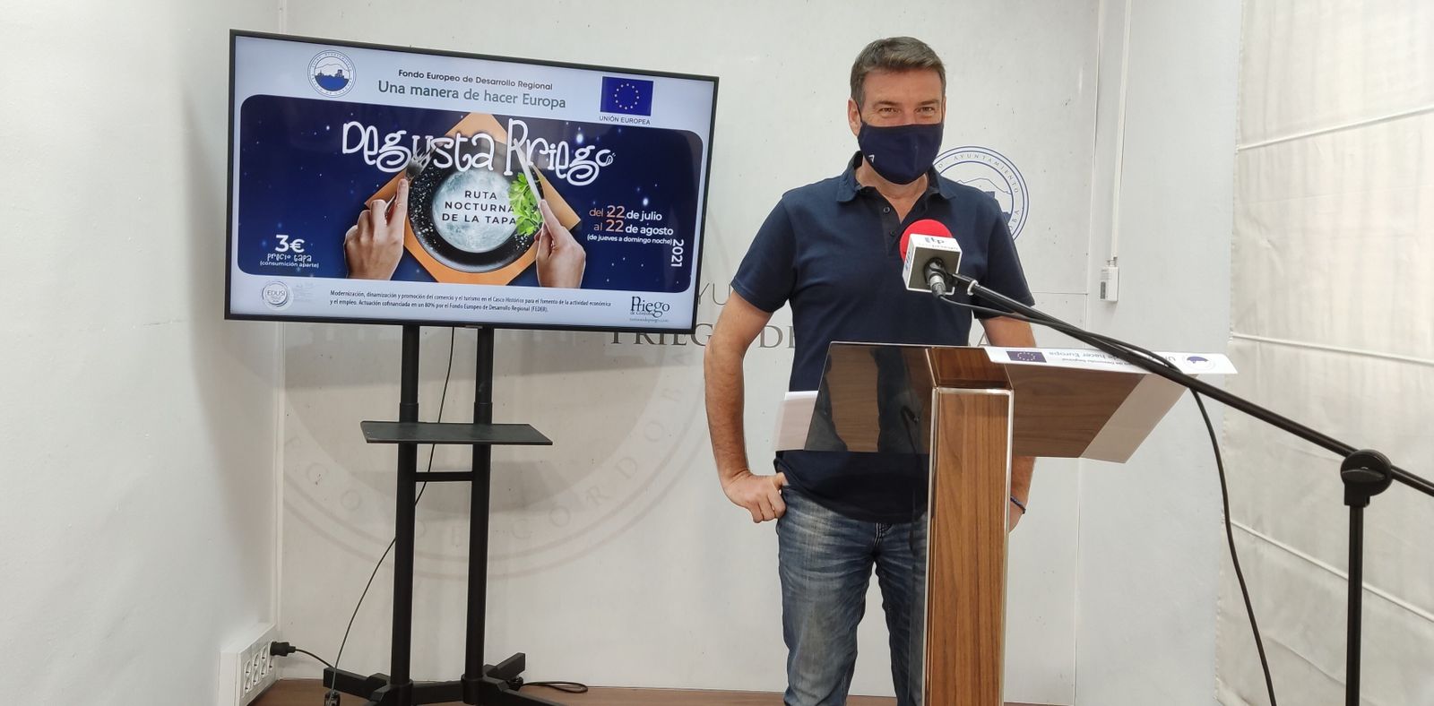 El concejal Pablo Ruiz, en la presentación de la Ruta nocturna de la tapa de Priego.