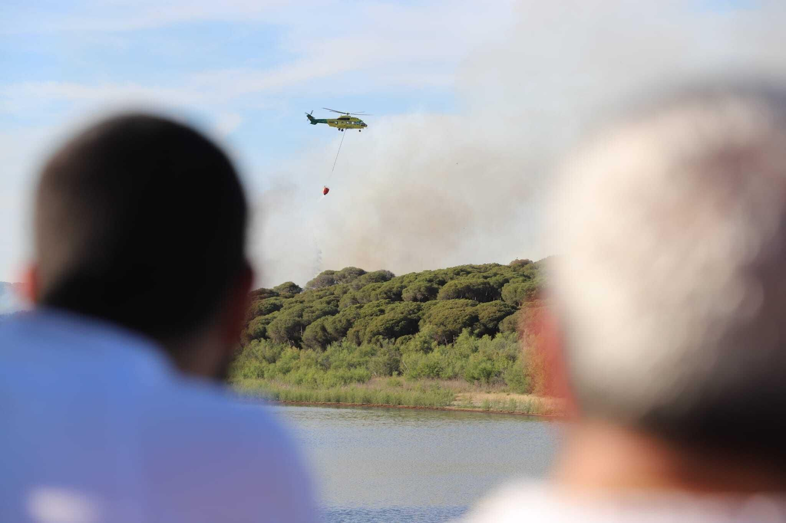 Fuego en la laguna del Portil: las imágenes del incendio