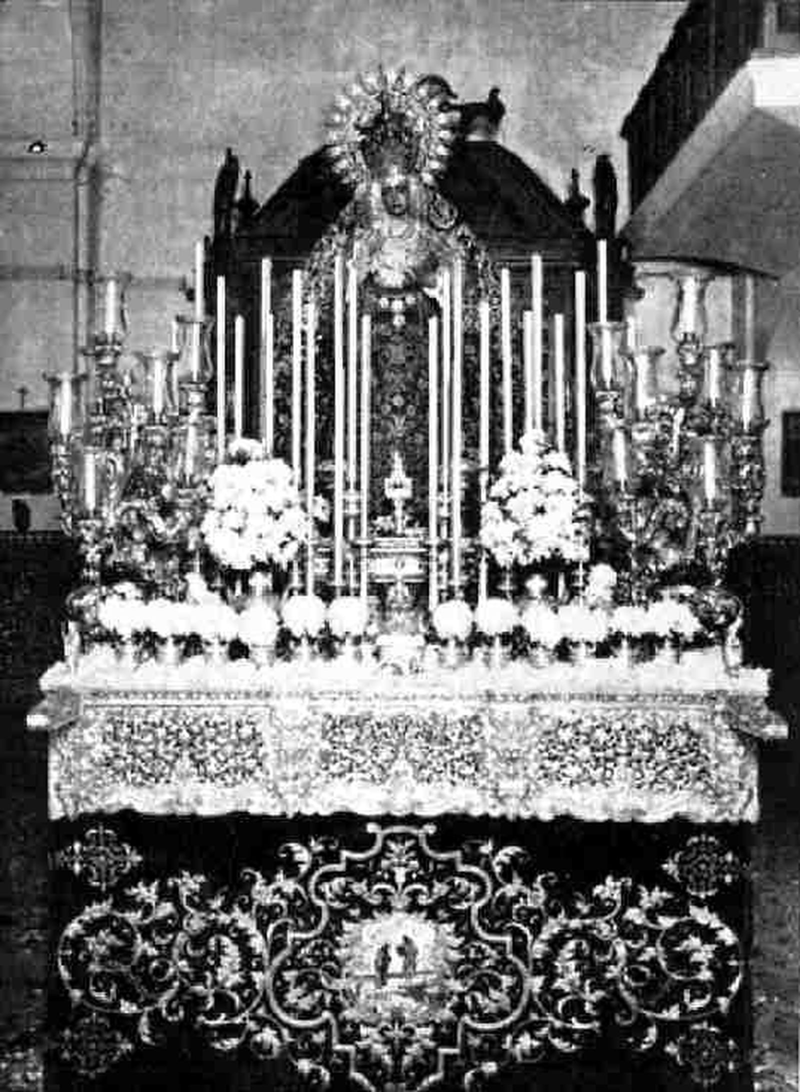 La Amargura en 1946, con los candelabros del Desprecio de Herodes