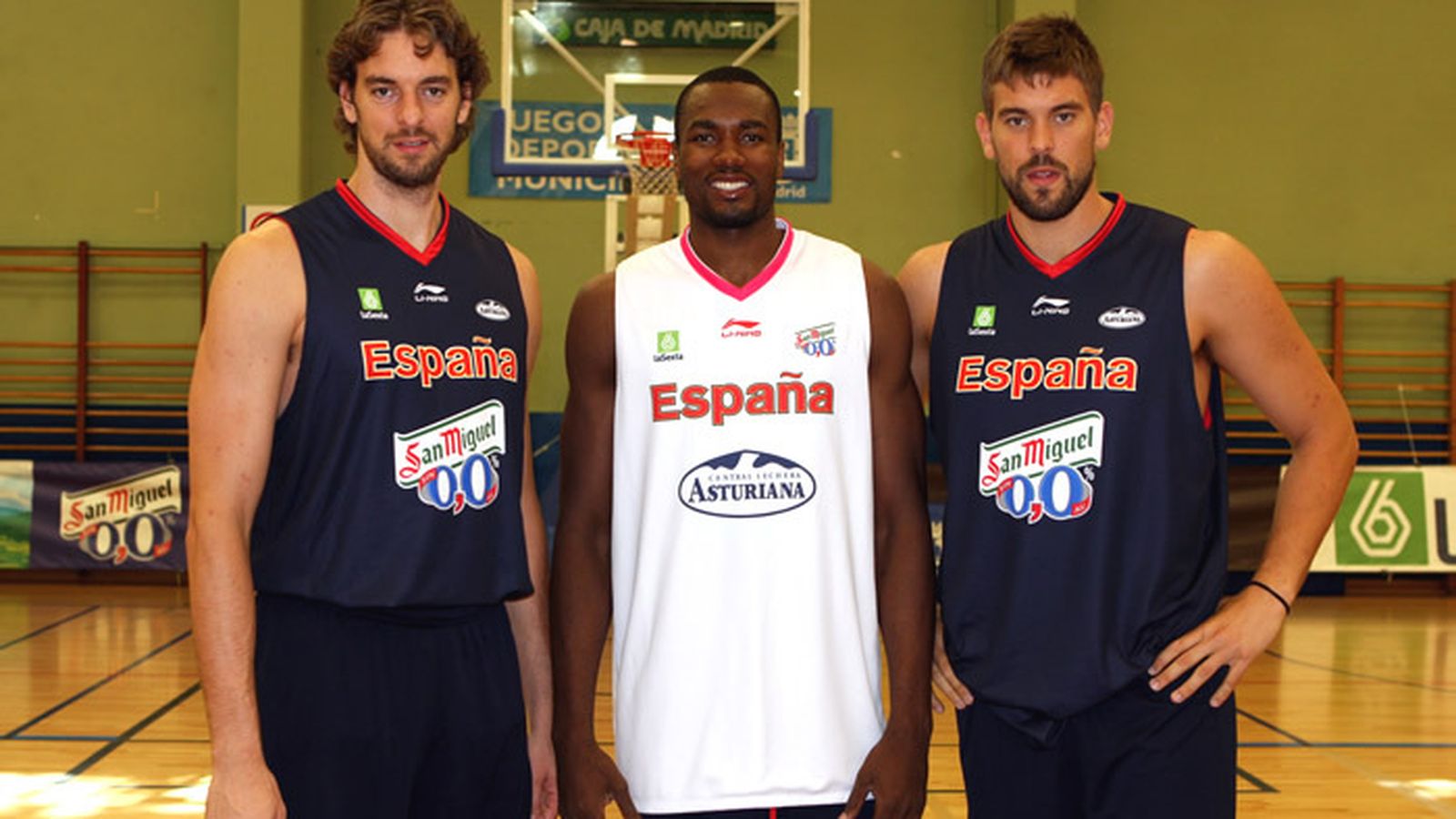 Pau, Ibaka y Marc, en el verano de 2011 en el que lograron el oro europeo en Lituania.