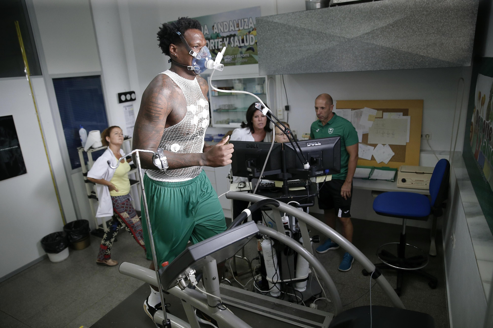 Deon Thompson, durante los test médicos.