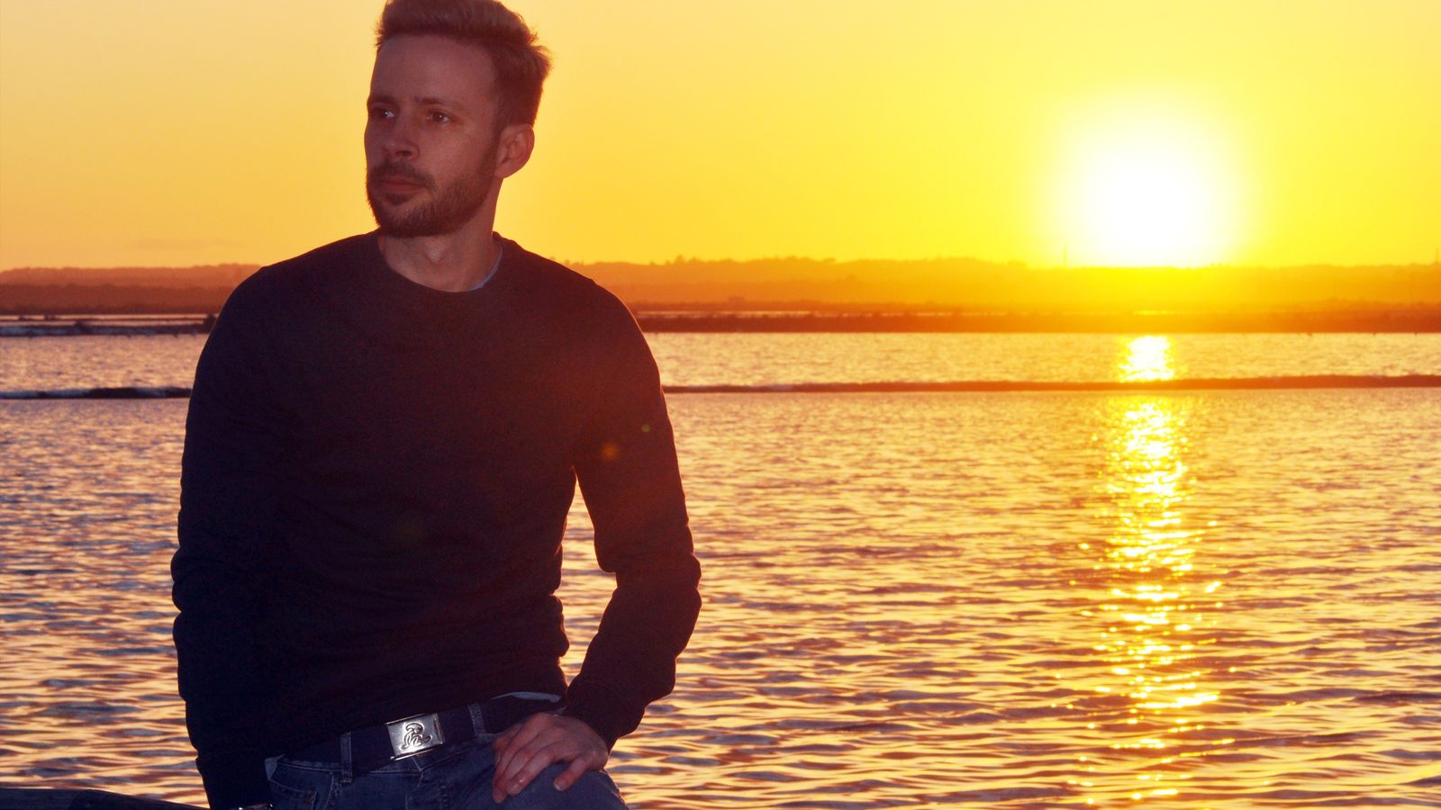 Raúl de Sones: cantante, músico y compositor onubense