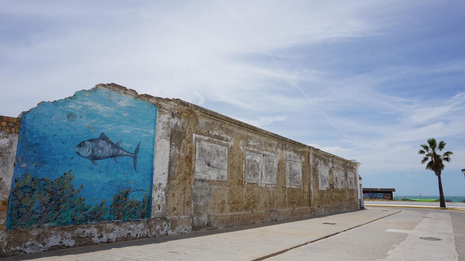 Uno de los murales del Poblado de Sancti Petri Uno de los murales del Poblado de Sancti Petri