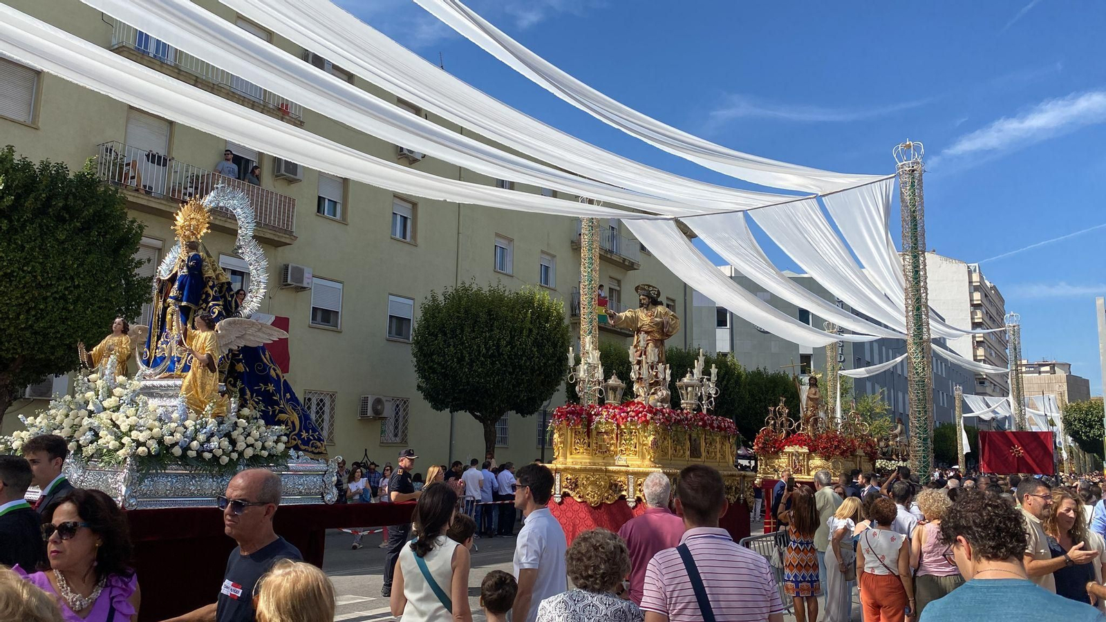 La espera al Rosario Magno.