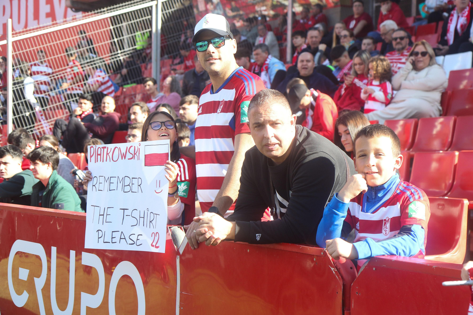 Encuéntrate en la grada de Los Cármenes en el Granada - Almería
