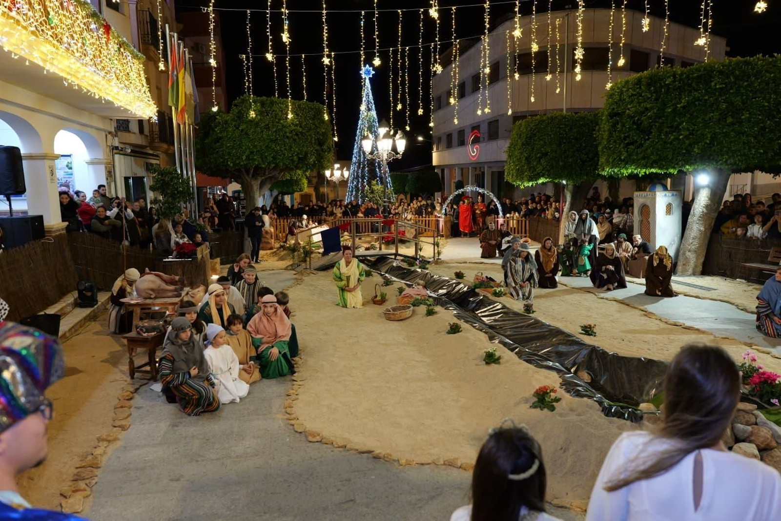 El belén cobra vida en Gádor para inaugurar la Navidad