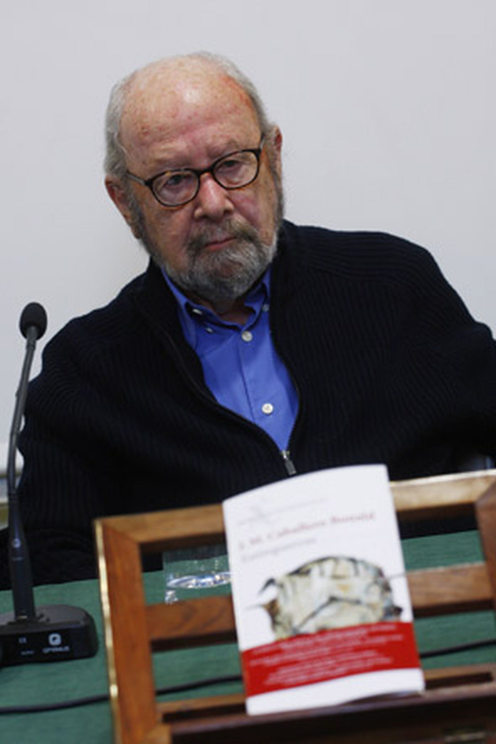 Un insumiso que ha hecho de la poesía su razón de ser