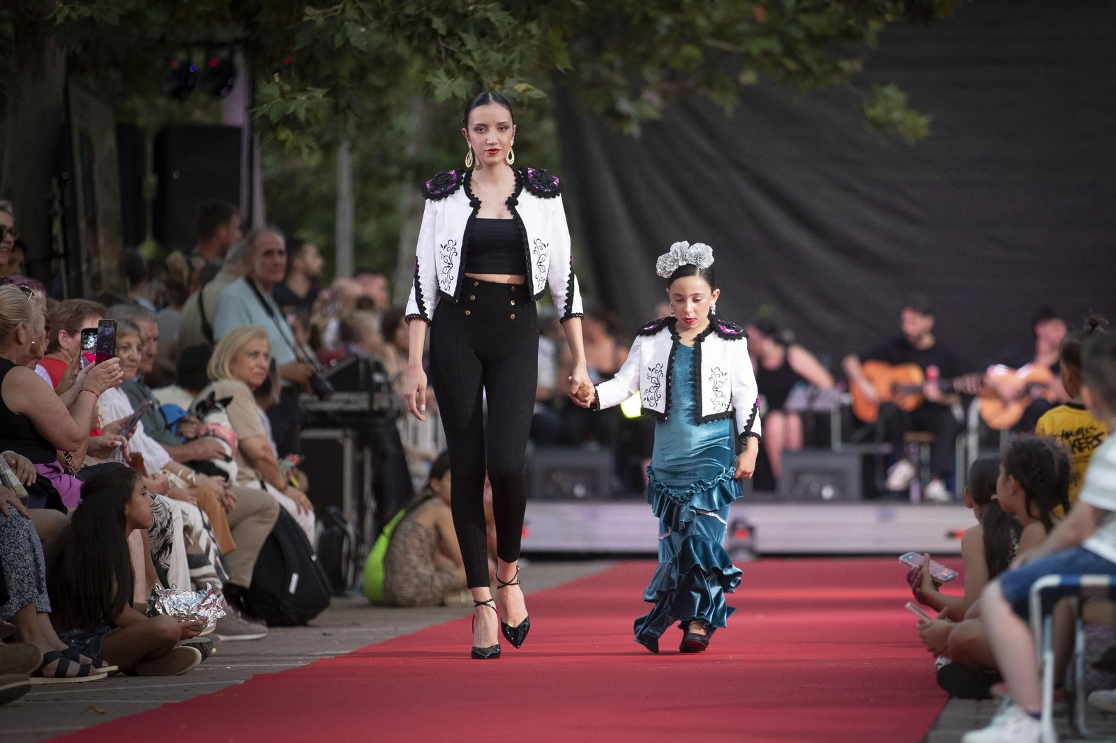 Las mejores imágenes de la primera pasarela flamenca del Distrito Norte de Granada