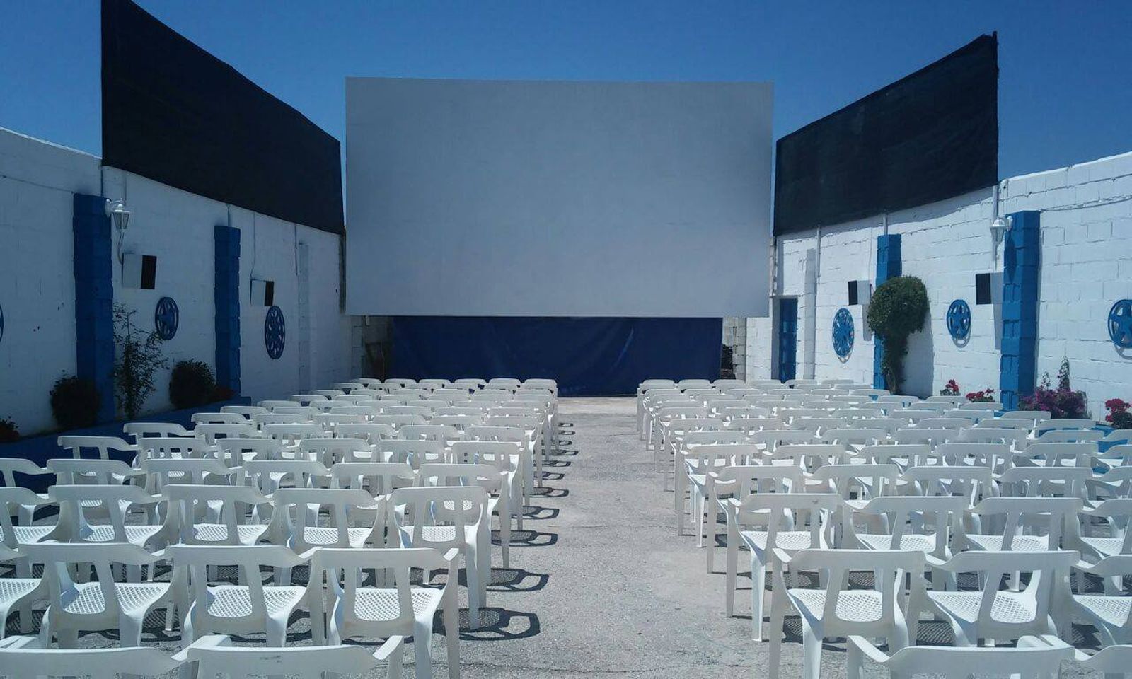 La Herradura se despide de su "mítico" cine de verano tras más de 35 años