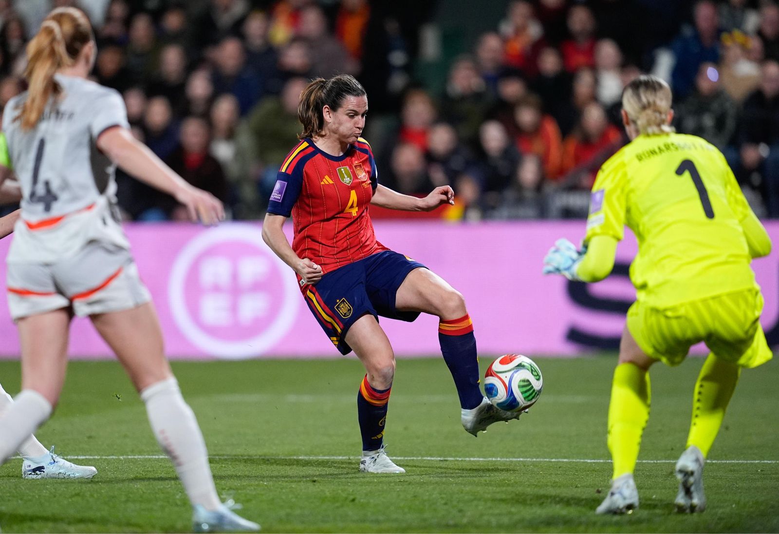 Las fotos del España-Islandia de fútbol femenino