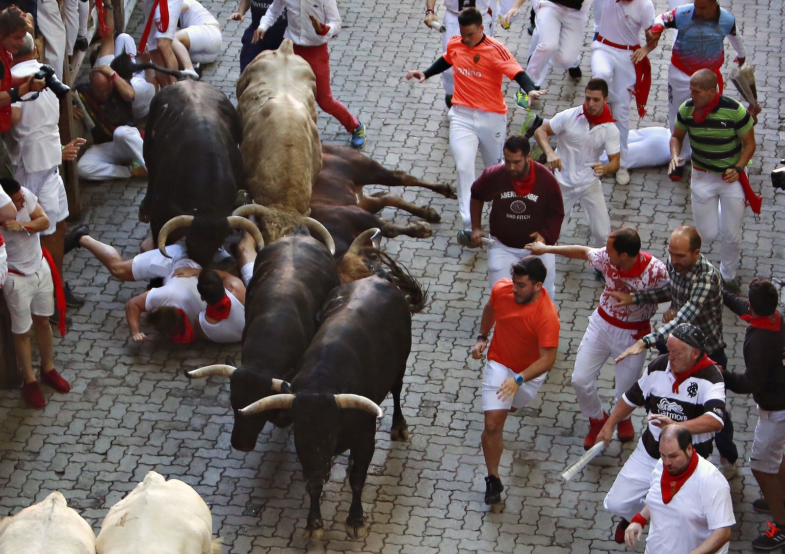 El quinto encierro de los Sanfermines, en imágenes