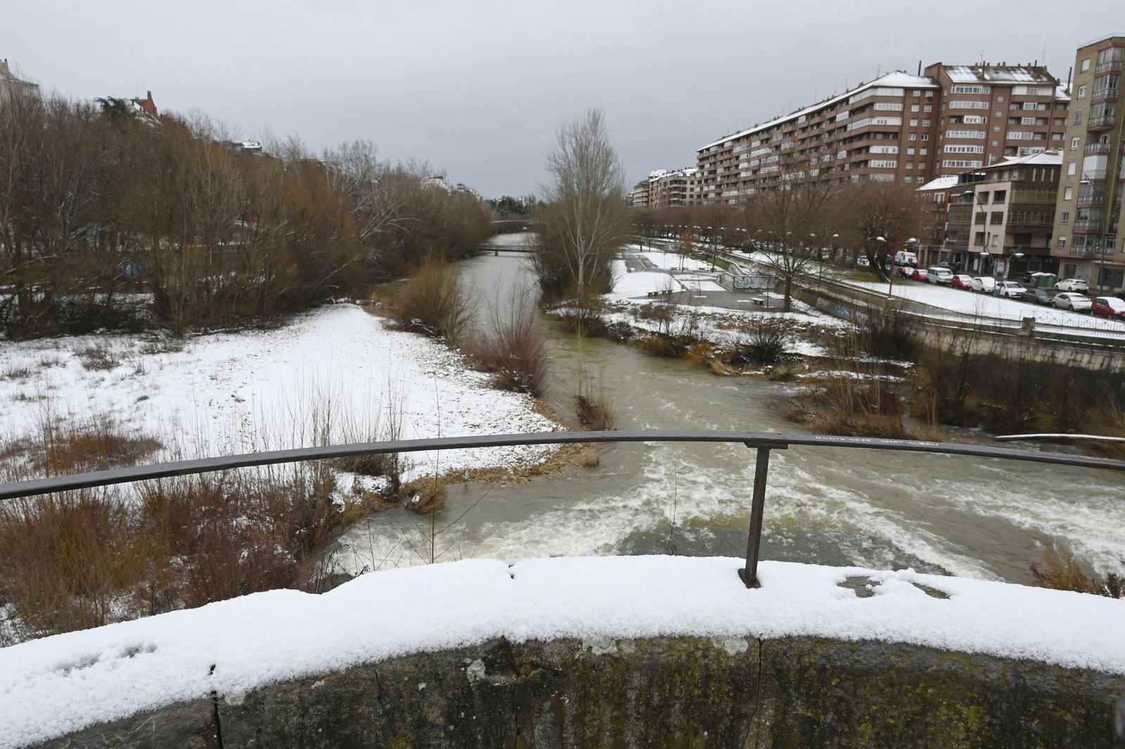 La nieve tiñe de blanco en norte de España