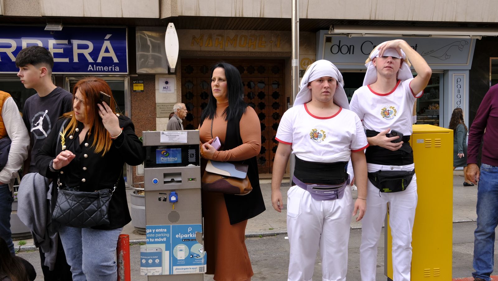 La Borriquita procesiona por las calles de Almería, en imágenes