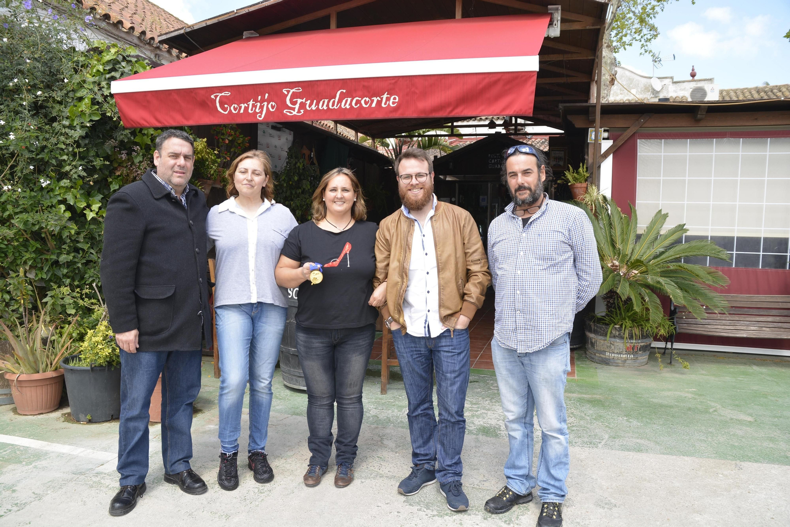 Rubén Almagro, María José Hidalgo 'Koke', María Teresa Boza, Francis Mena y Jorge del Águila, en el El Cortijo de Guadacorte.