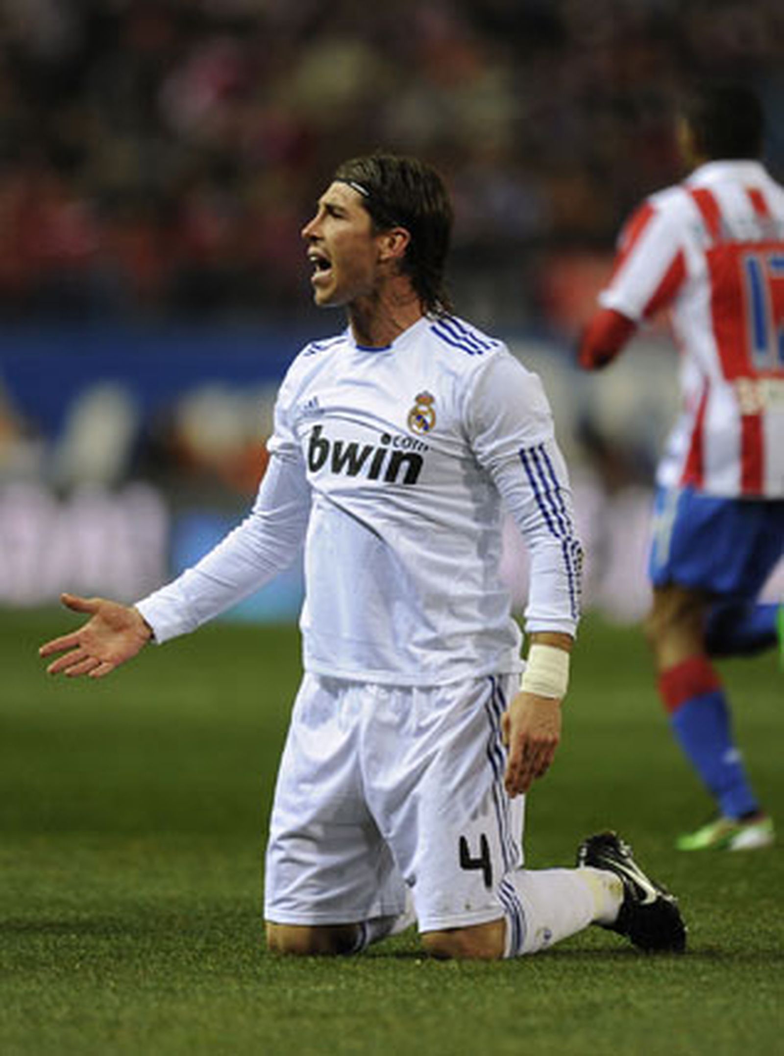 Peñas sevillistas piden que la afición trate con cortesía a Sergio Ramos