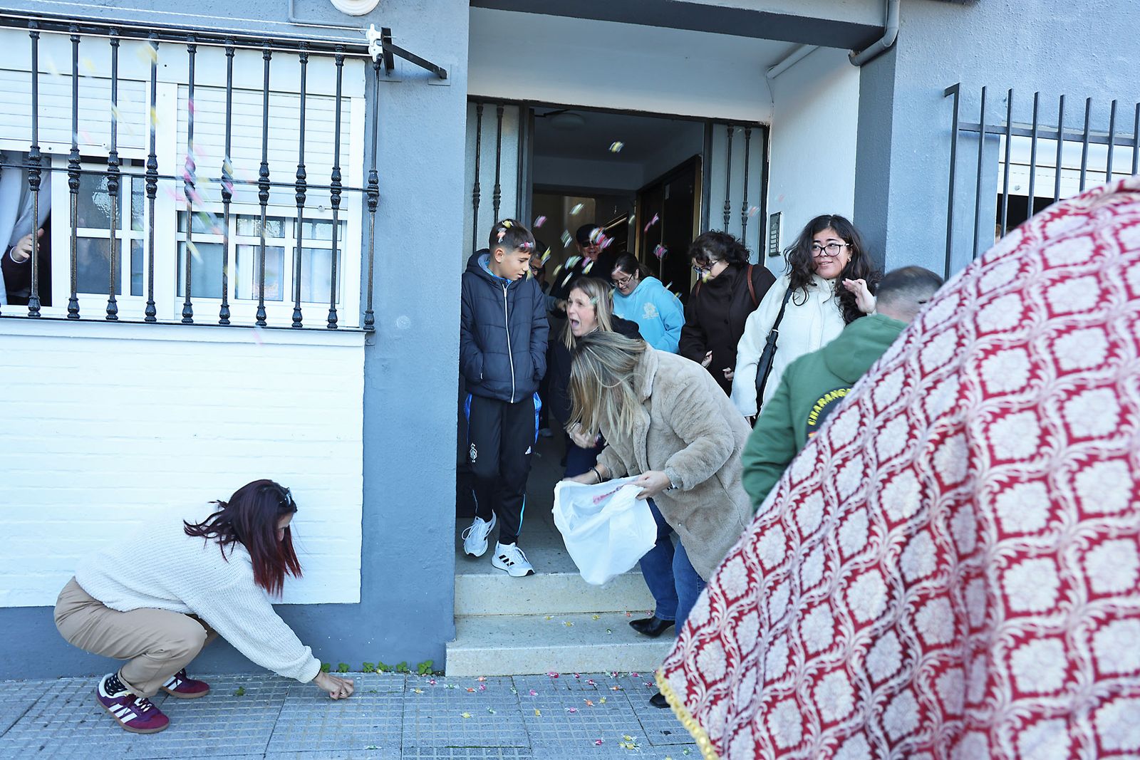 Día de regalos y Reyes Magos por los barrios de la ciudad