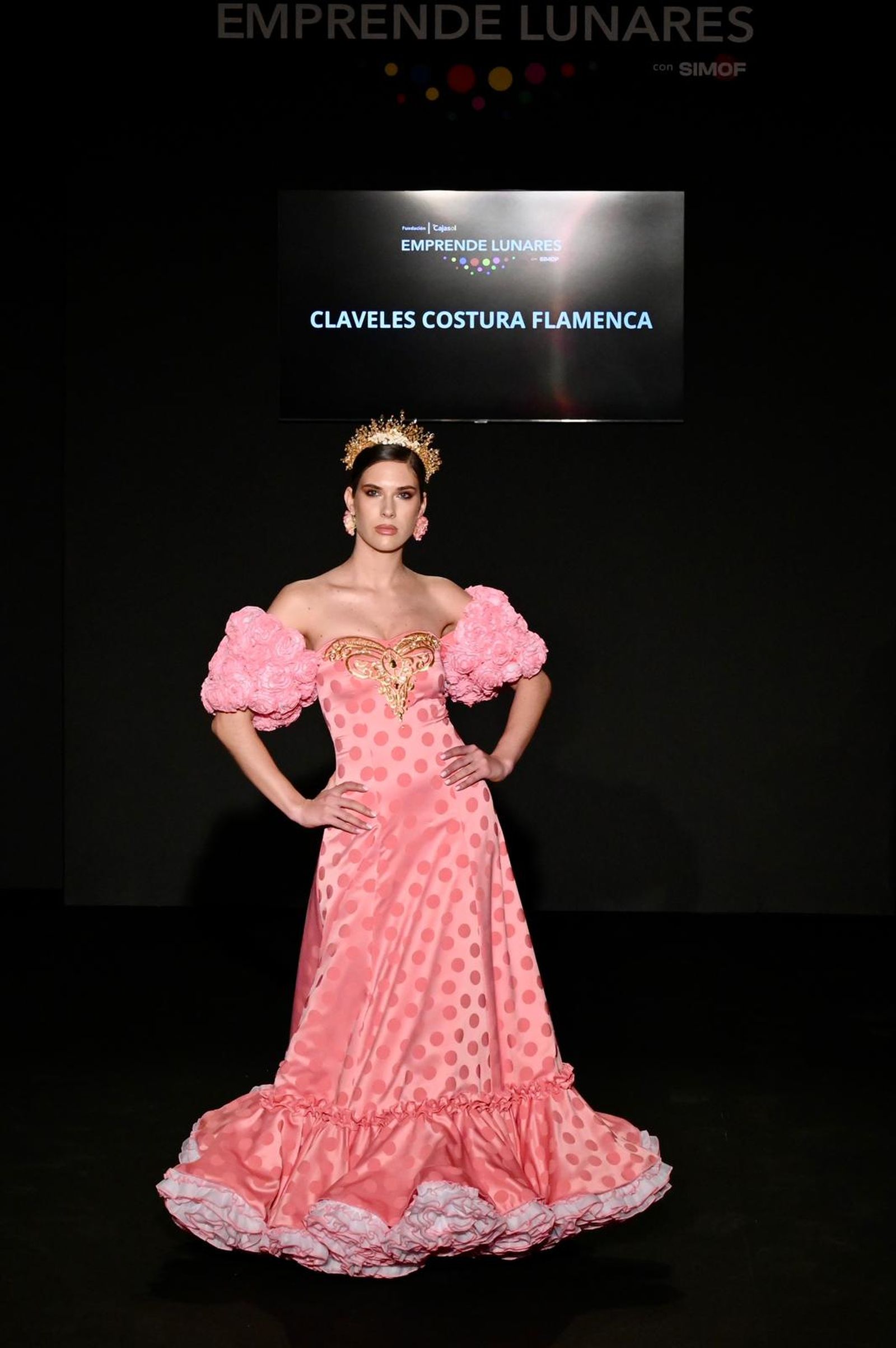 Un diseño de Claveles Costura Flamenca.