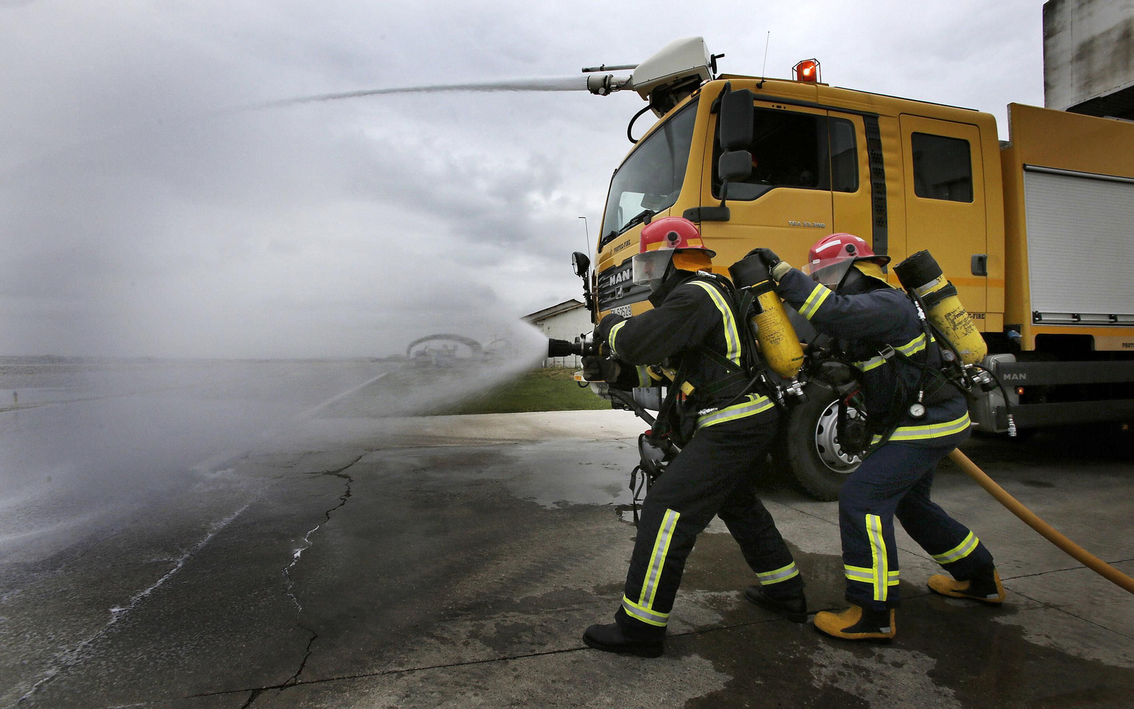 Así se preparan los bomberos de la Base de Rota