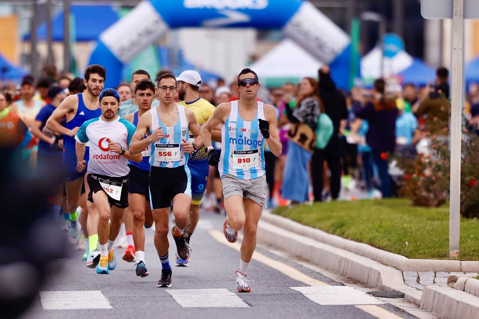 Búscate en las fotos de la Carrera contra el cáncer en Málaga