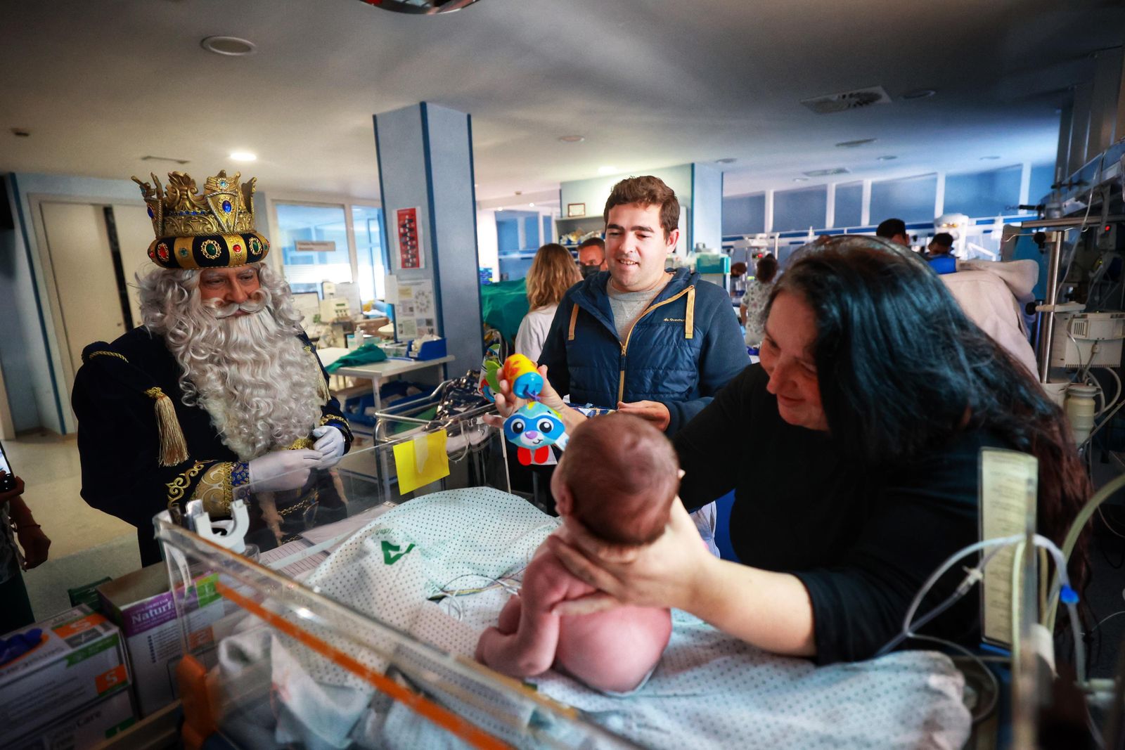 Las imágenes de la visita de los Reyes Magos a Cádiz