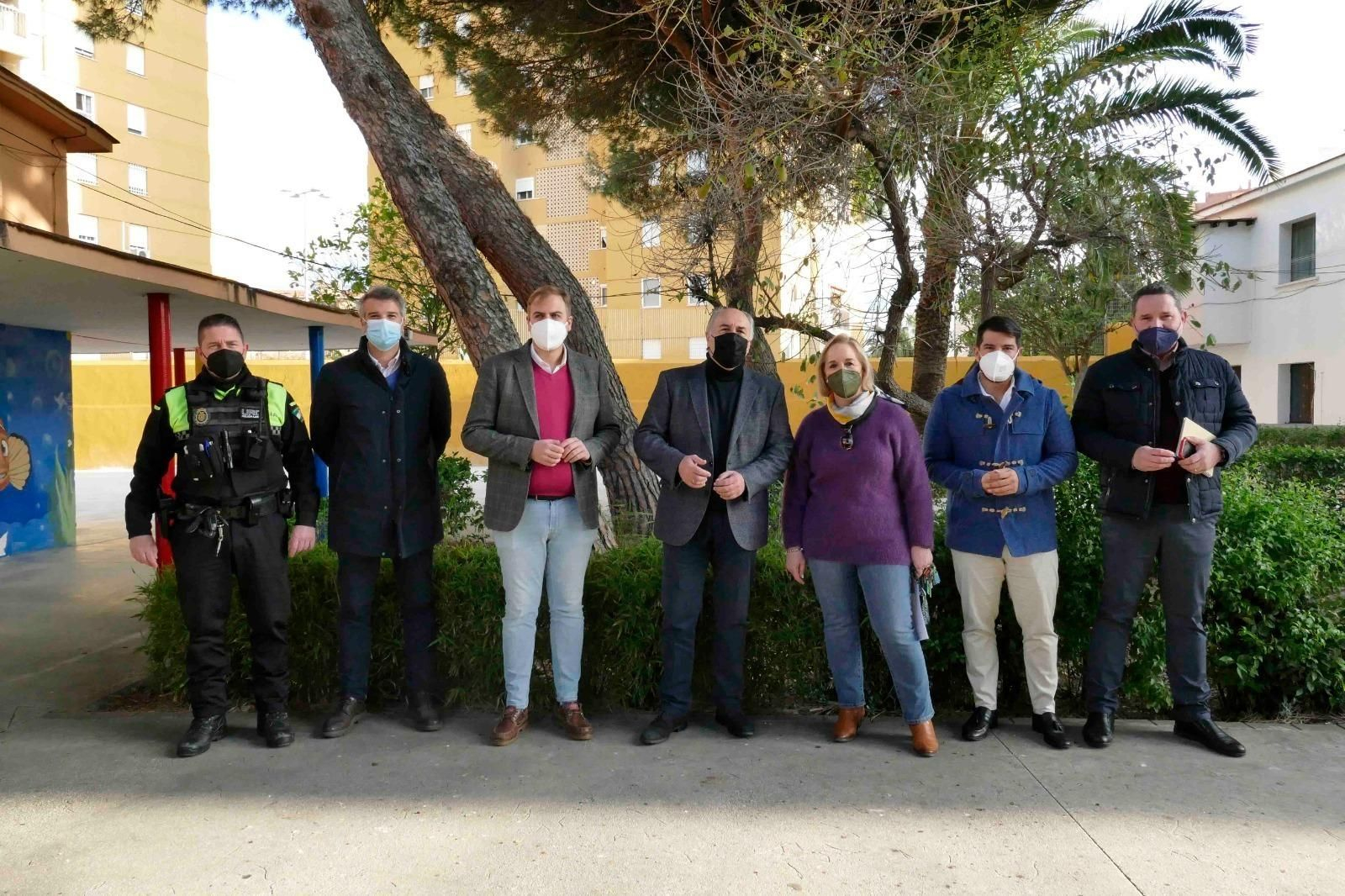 Los participantes en la reunión en el colegio Campo de Gibraltar.