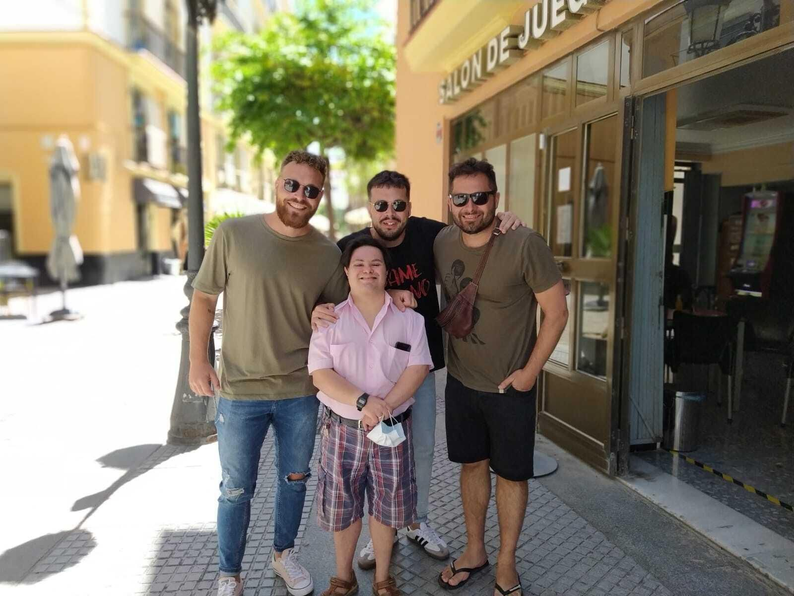 Los componentes y autores del cuarteto en la calle Plocia. Los componentes y autores del cuarteto en la calle Plocia.