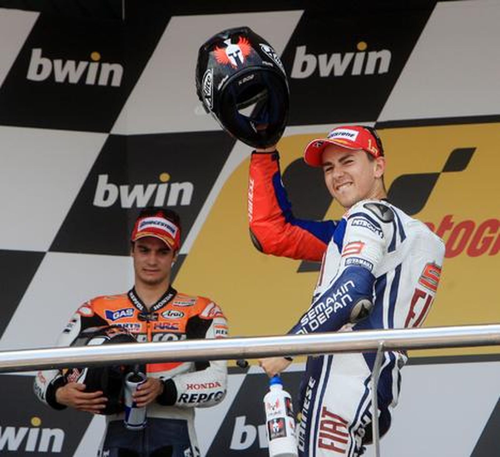 Jorge Lorenzo se impone a Pedrosa en una memorable última vuelta y se hace con su primera victoria en Jerez en la categoría de MotoGP. 

Foto: Juan Carlos Toro y Manuel Aranda