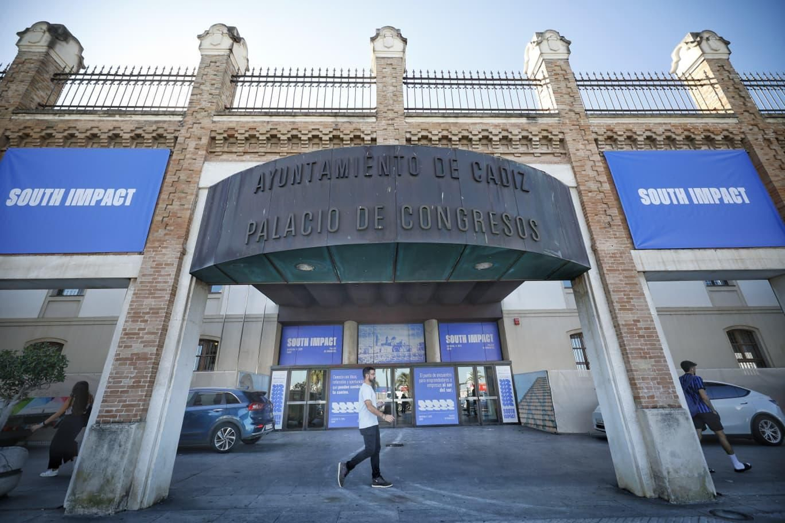 El Palacio de Congresos ya muestra la cartelería del South Impact