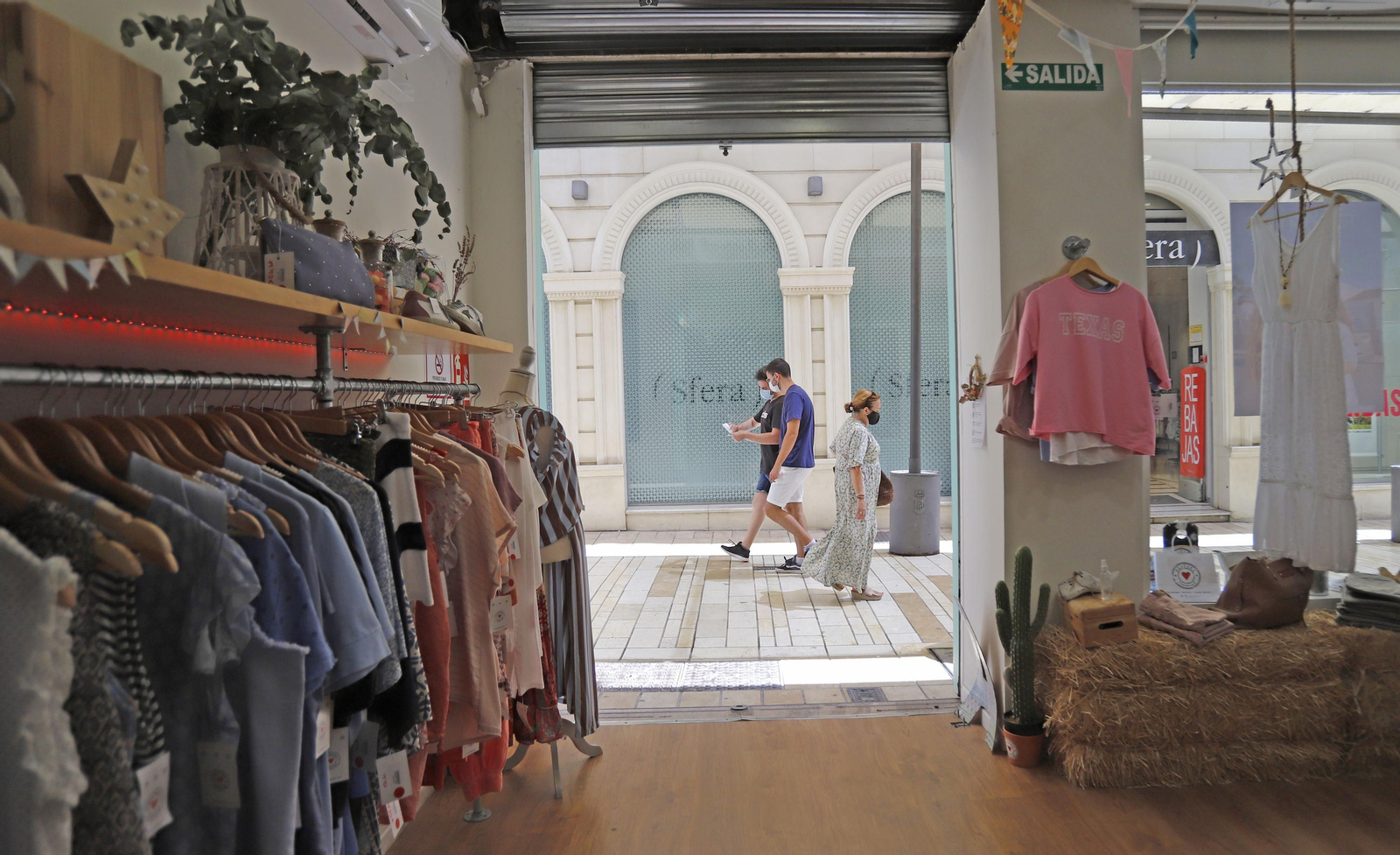 Imágenes de las Rebajas de verano en Huelva