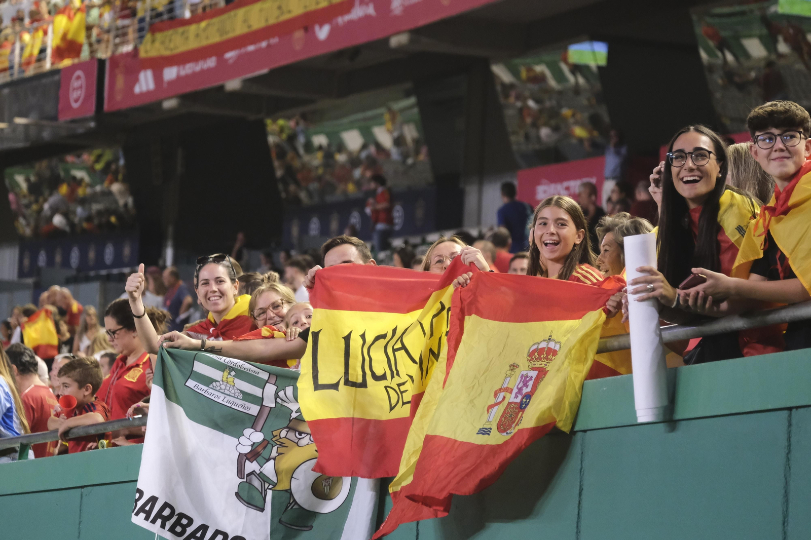 Las mejores fotos del ambiente en El Arcángel para el España - Suiza