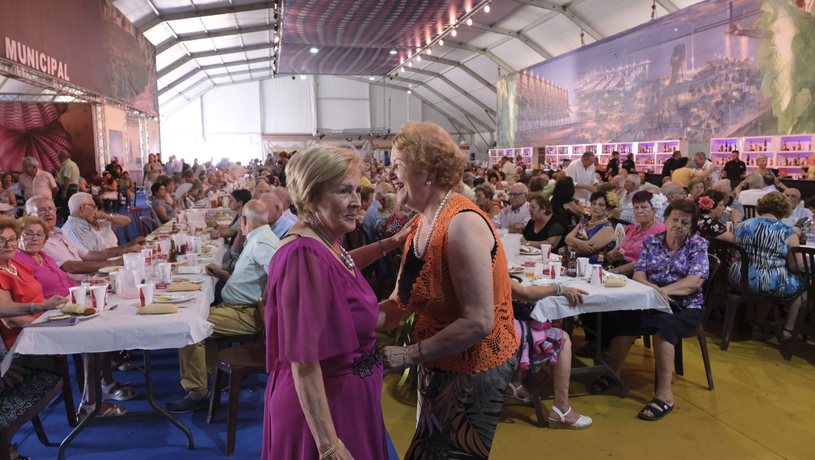 Imágenes de la comida homenaje a los mayores en la Caseta Municipal de la Feria de Almería 2022