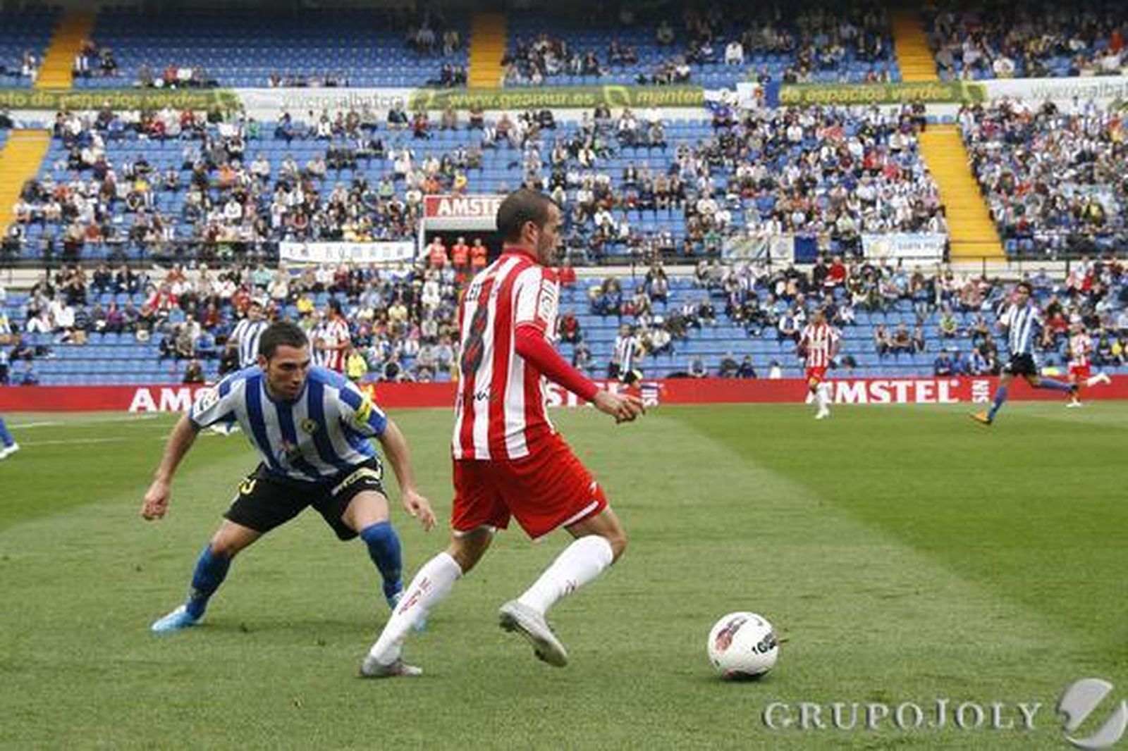 El Almería se lleva un punto del Rico Pérez y se mantiene en la pelea por las plazas de promoción. 

Foto: Rafael Gonzalez