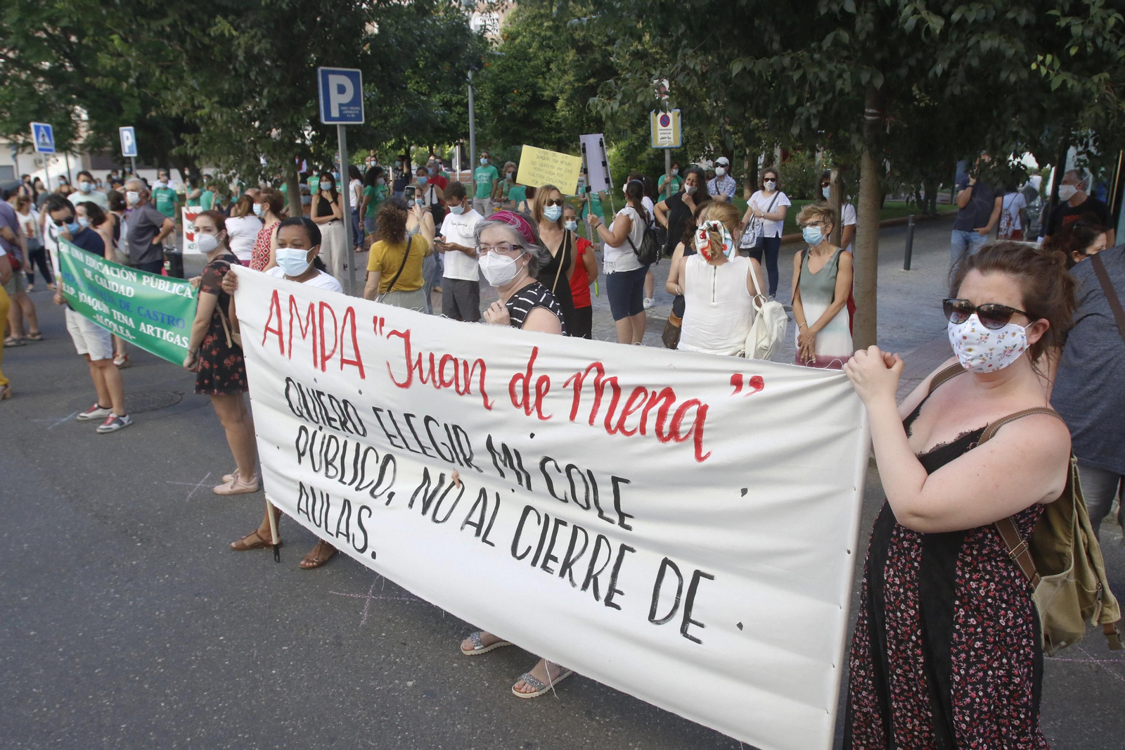 Las imágenes de la concentración contra el cierre de unidades en Córdoba