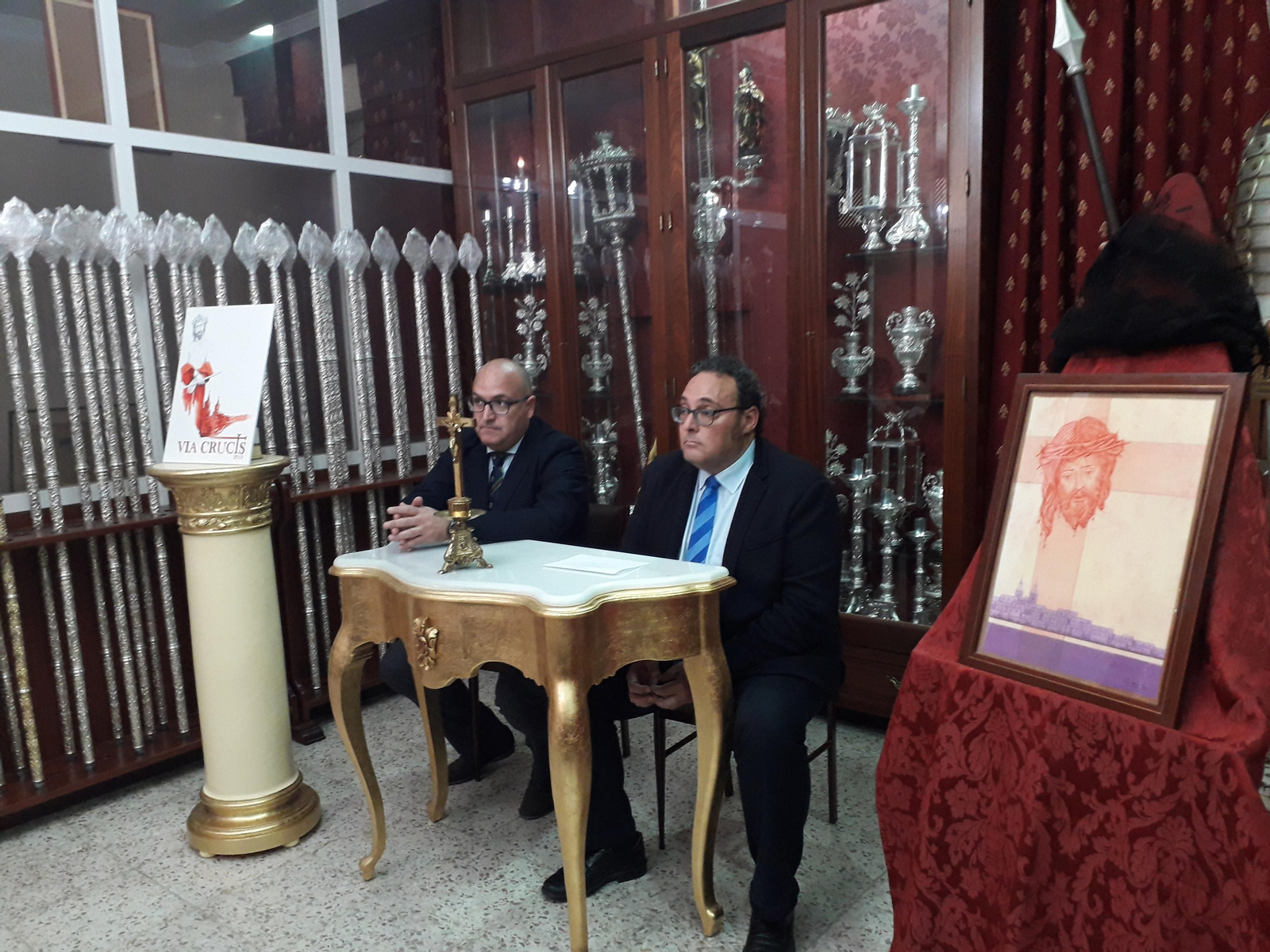 Presentación del vía crucis y del cartel que se encargará de anunciarlo.