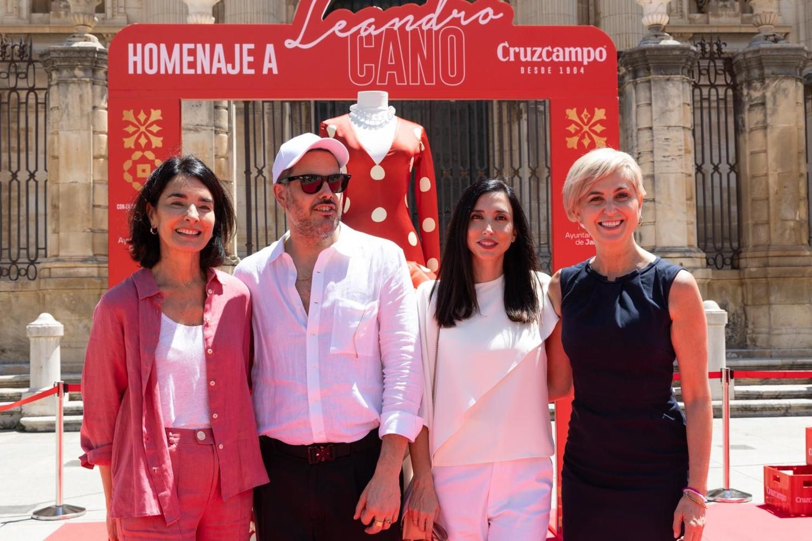 Imágenes del homenaje, a los pies de la Catedral de Leandro Cano.