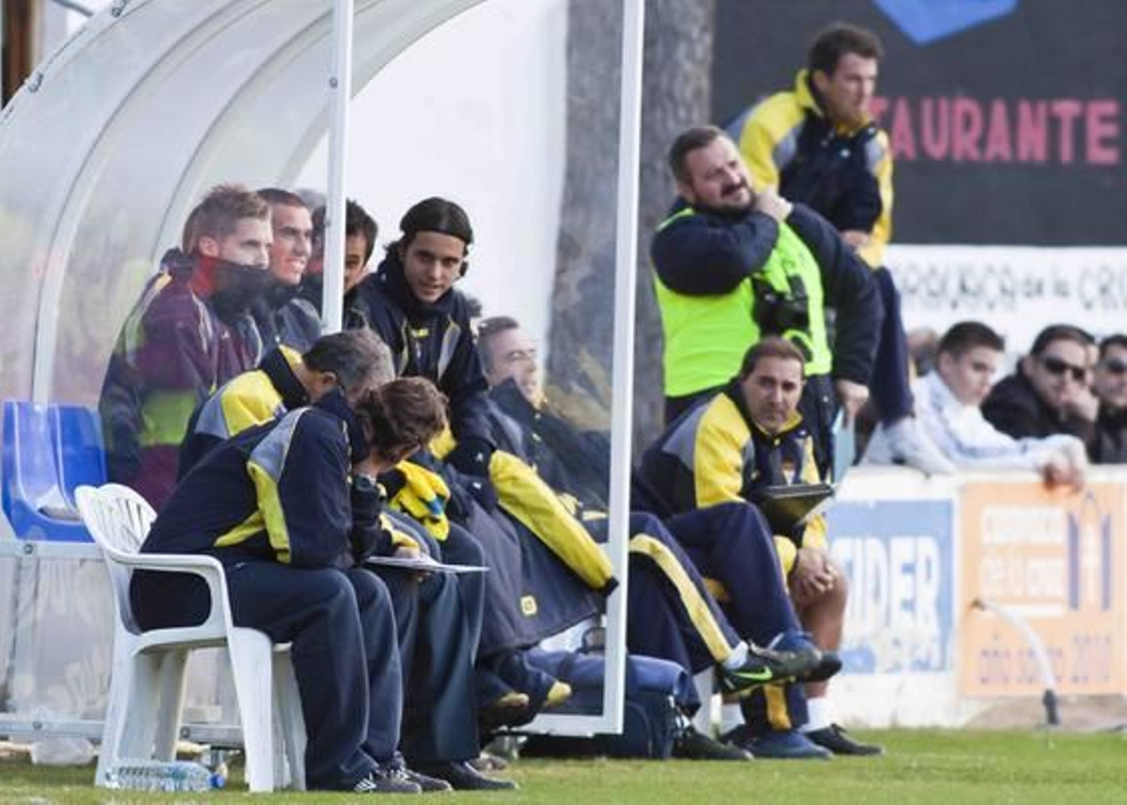 Un tanto de Pachón en el ´39 dio la victoria a los amarillos, que supieron mantener el marcador pese a las expulsiones de Aarón Bueno y Velasco 

Foto: Pascu Mendez/LOF