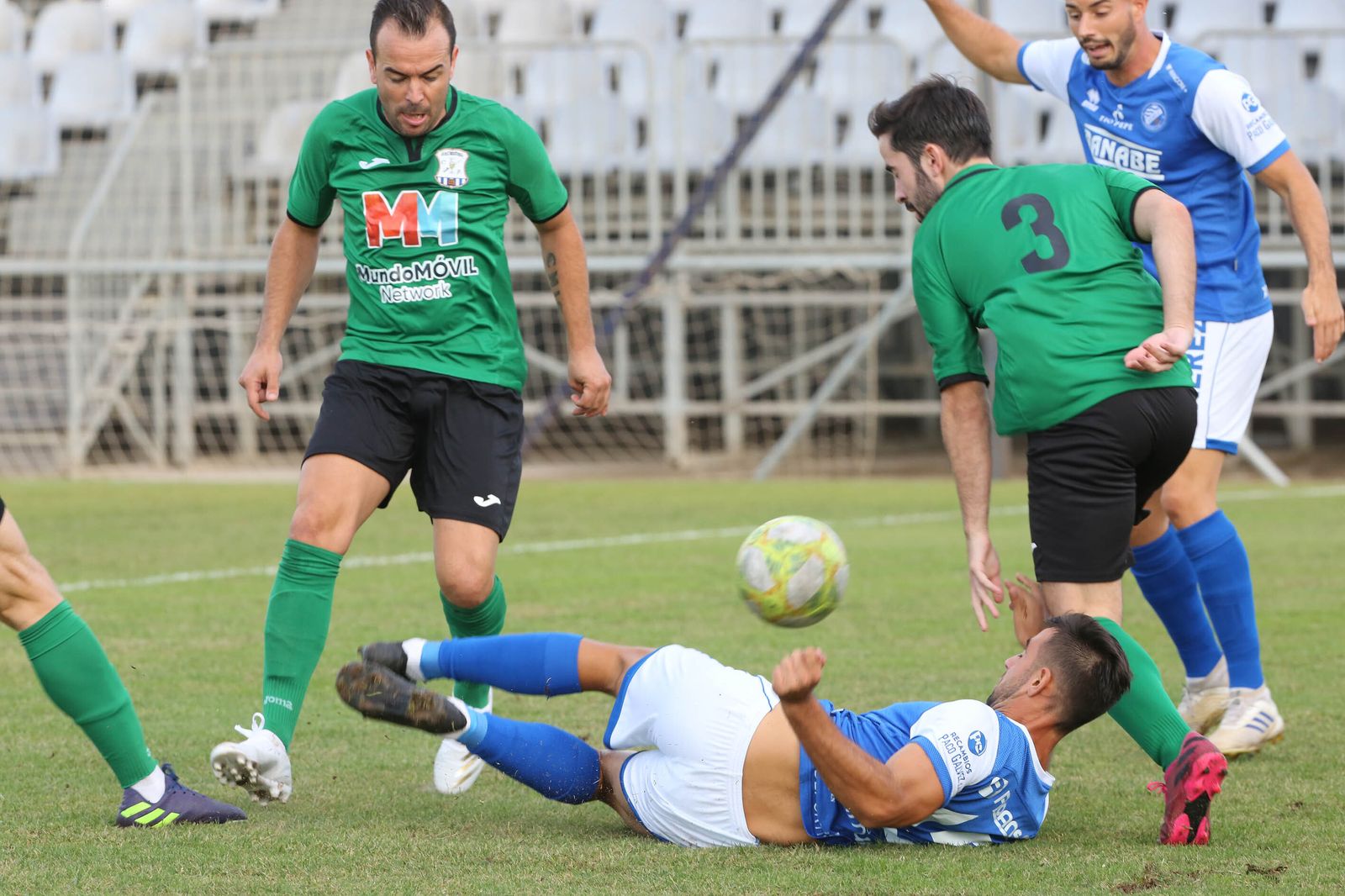 Imágenes del partido entre el XerezDFC y el Jerez industrial