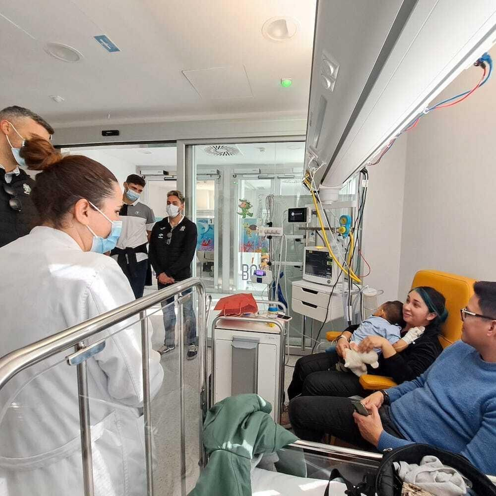 Algunas de las personas que han recibido el cariño de los jugadores ahorradores.