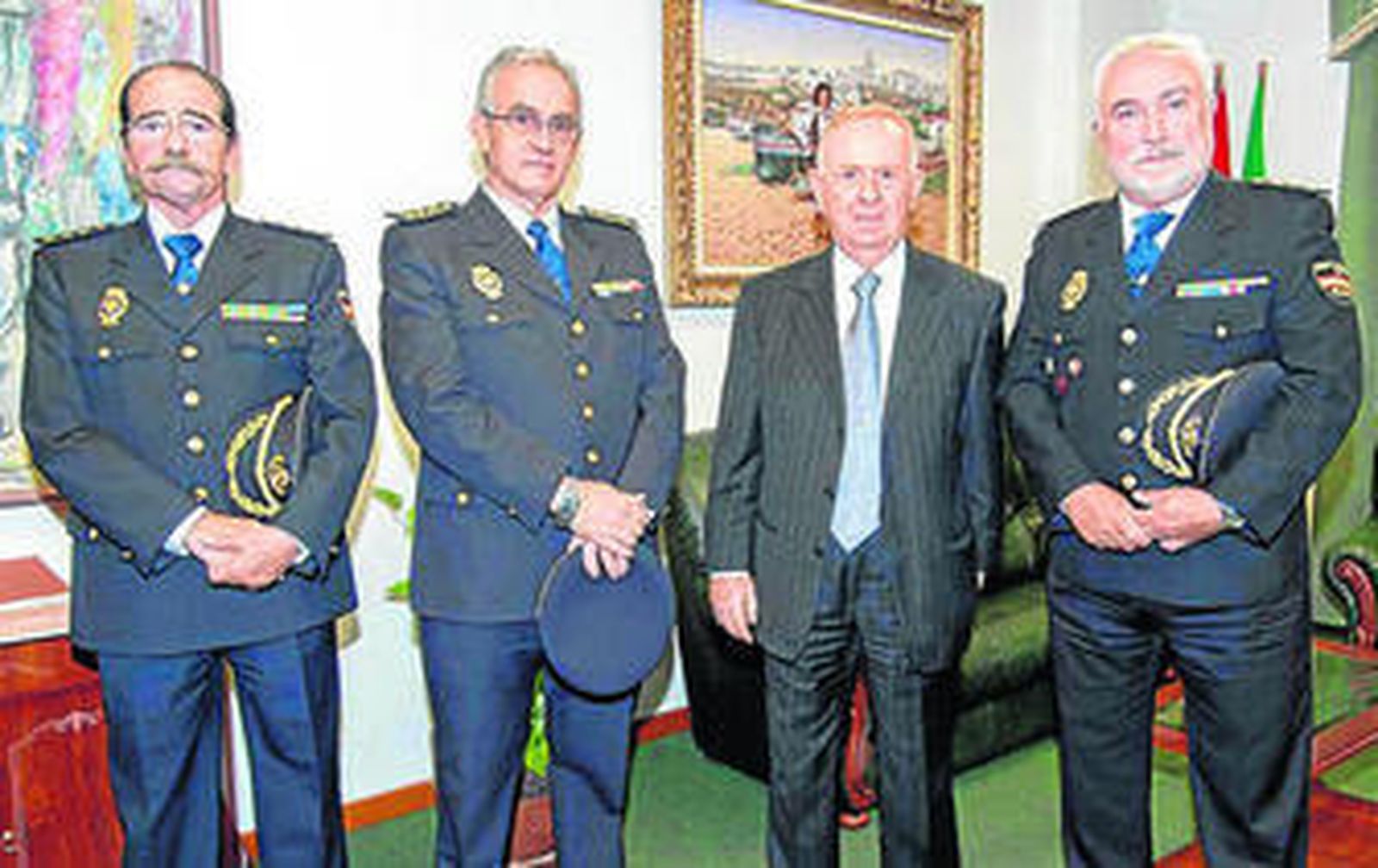 Domingo Suárez, primero por la derecha.