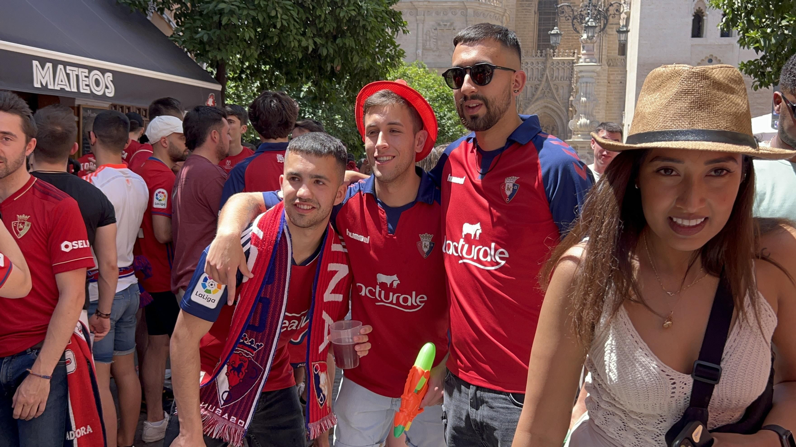 Búscate en la galería gráfica de las aficiones de Osasuna y Real Madrid en Sevilla