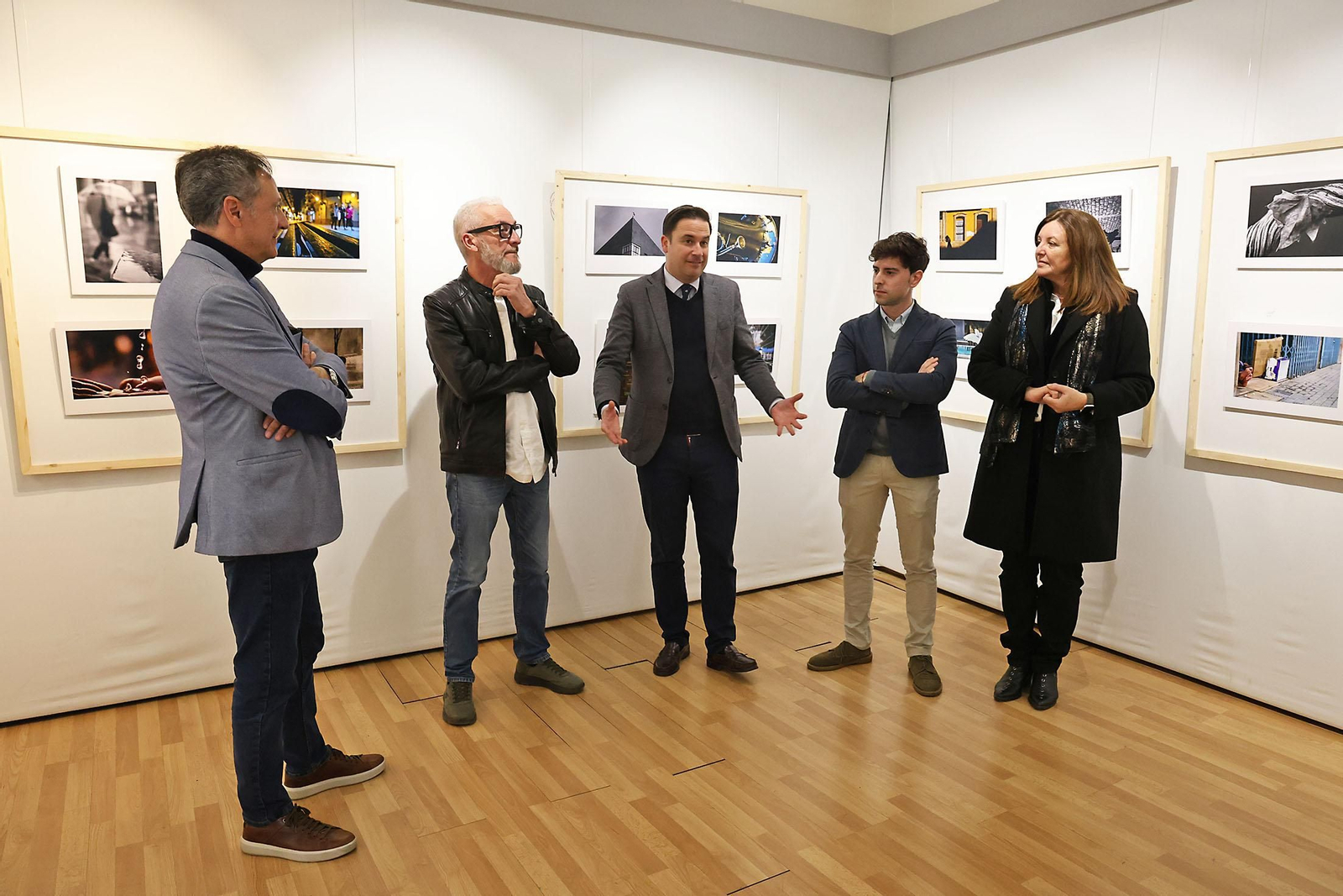 Imágenes de la exposición fotográfica 'Retratos de mi ciudad' de Julián Pérez