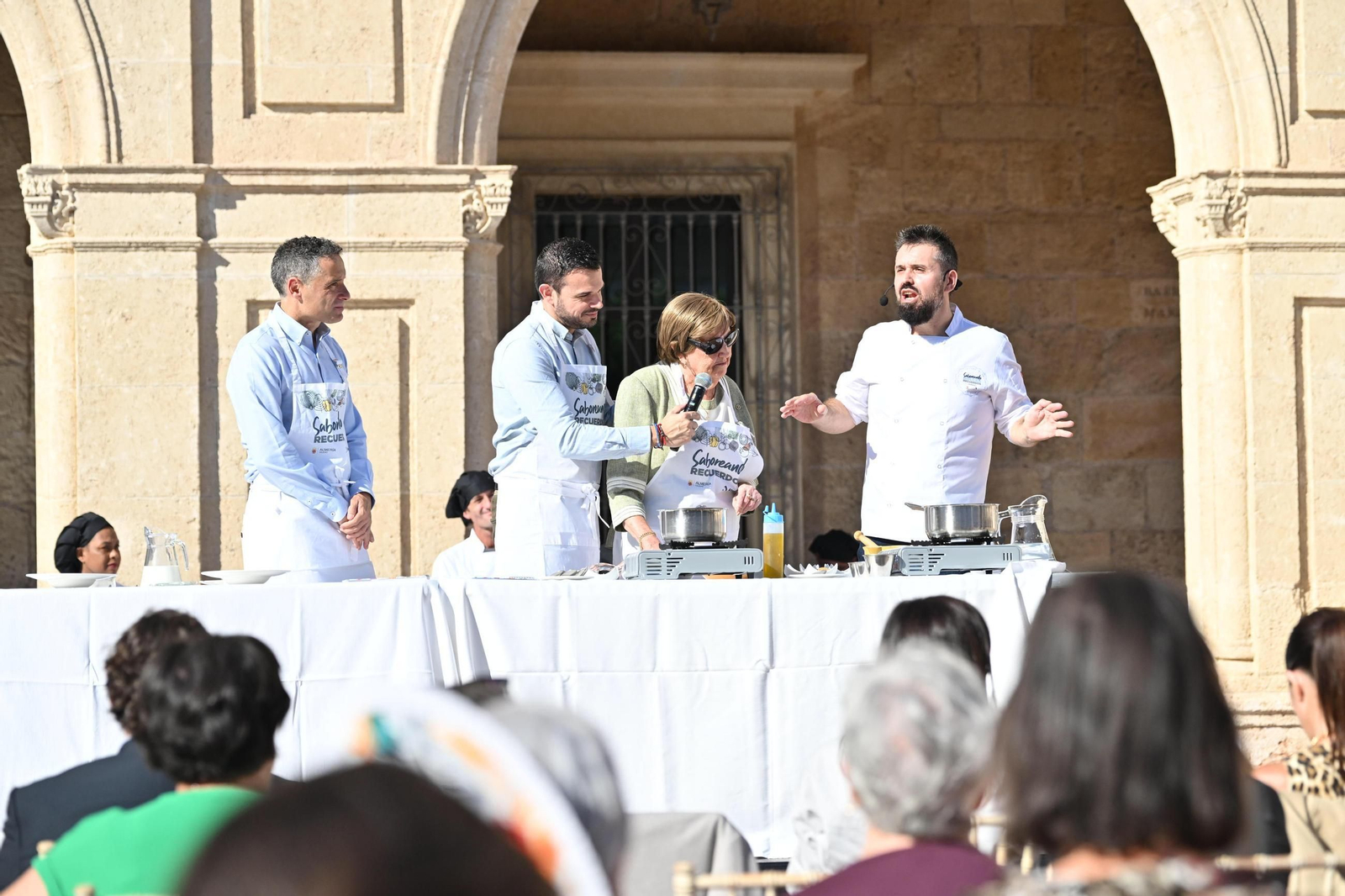 Un momento del ‘showcooking’ de las recetas de las usuarias del servicio.