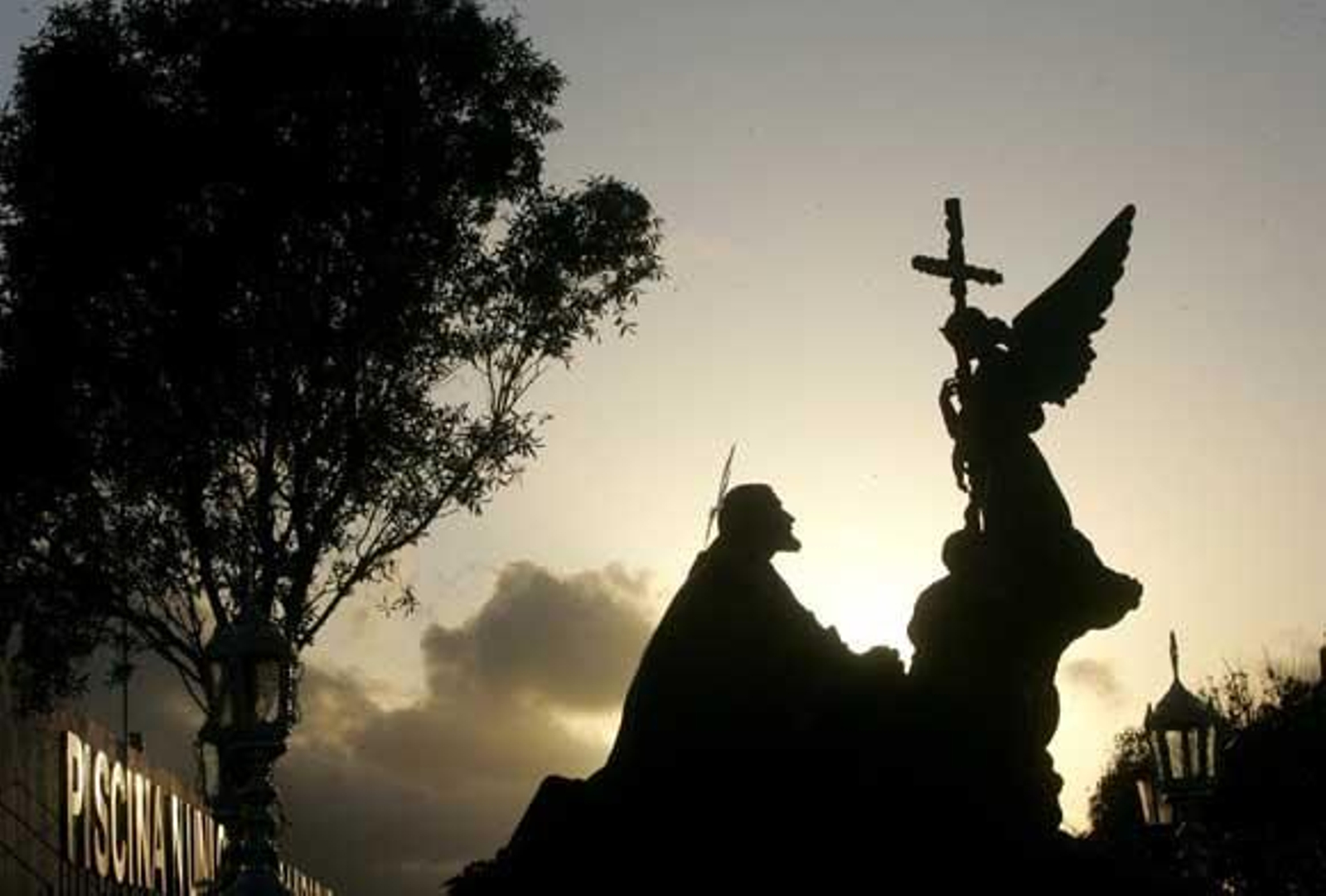 La talla del Cristo en el Huerto, ayer en San Roque

Foto: J.M.Q./Shus Teran/Erasmo Fenoy/Paco Guerrero