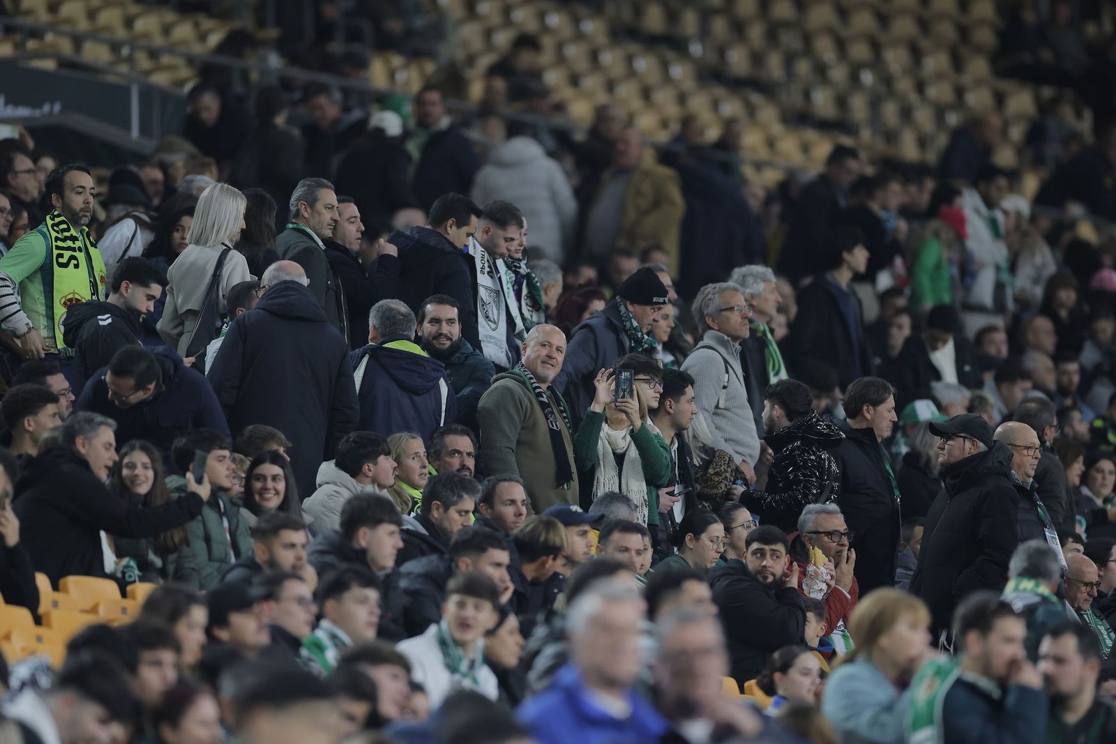 Búscate en las fotos del Betis - Elche