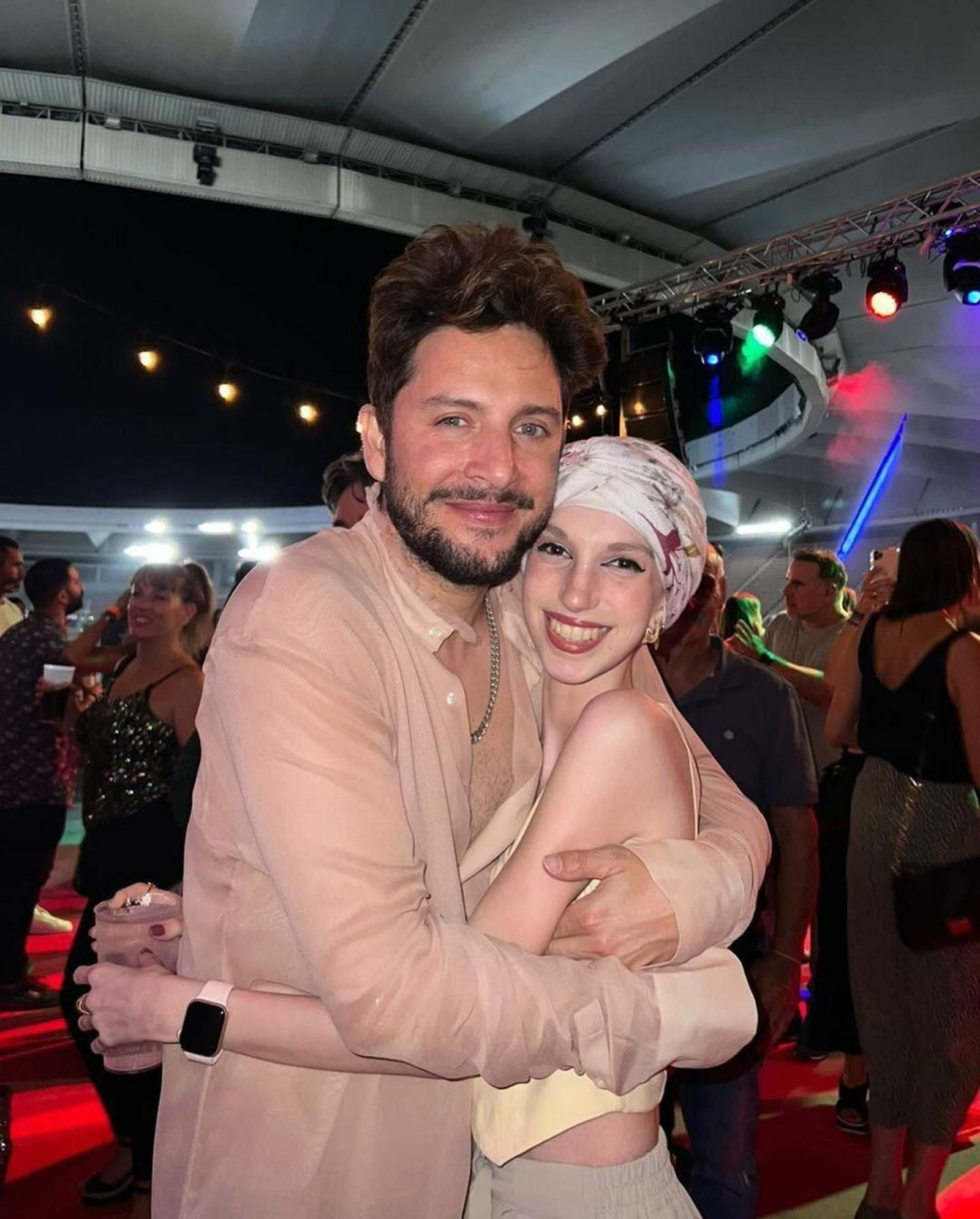 Manuel Carrasco y Elena Huelva.