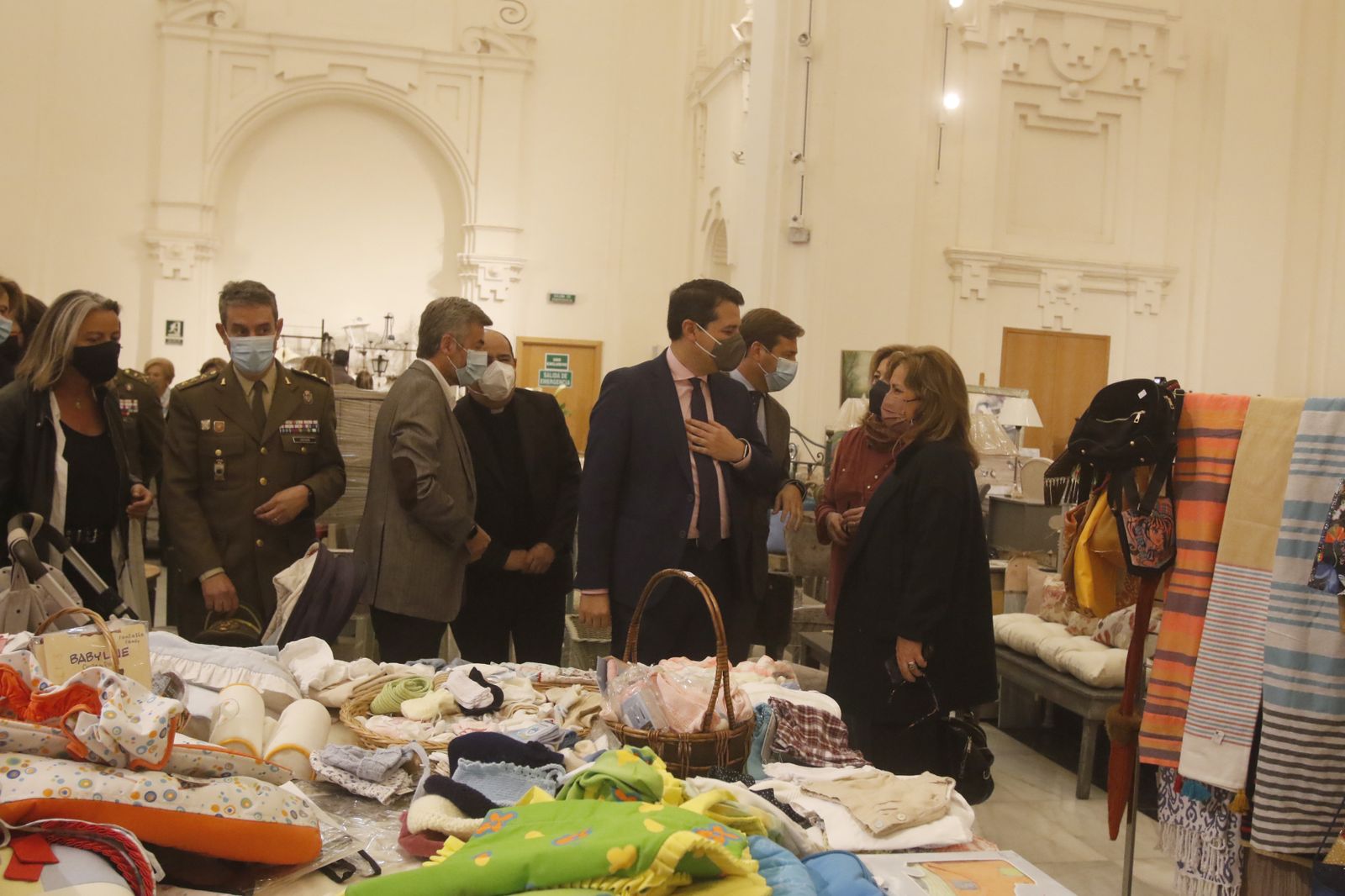 Así es el Baratillo de Primavera de Adevida en Córdoba, en imágenes